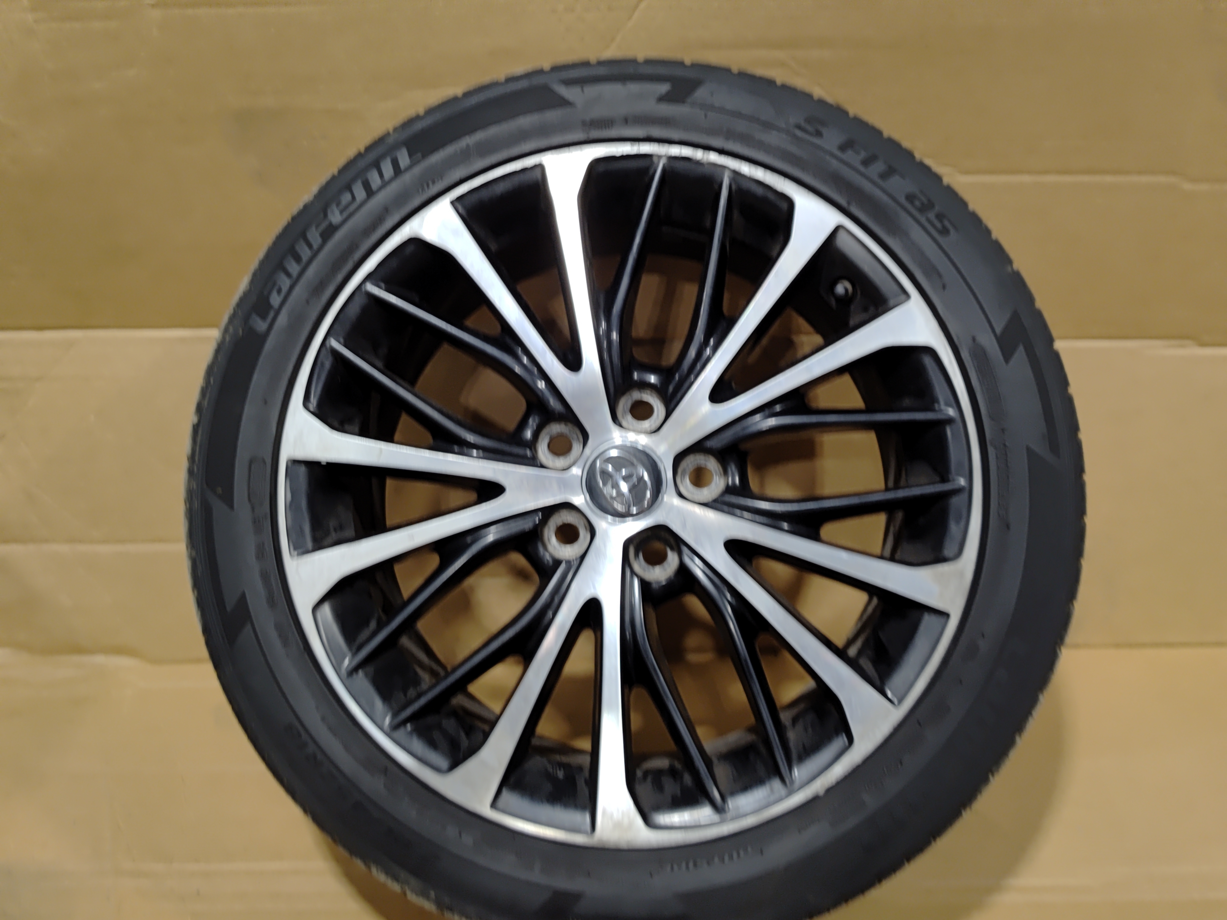 2018 Toyota Camry SE Wheel Alloy Rim R18 8J 235/45 OEM