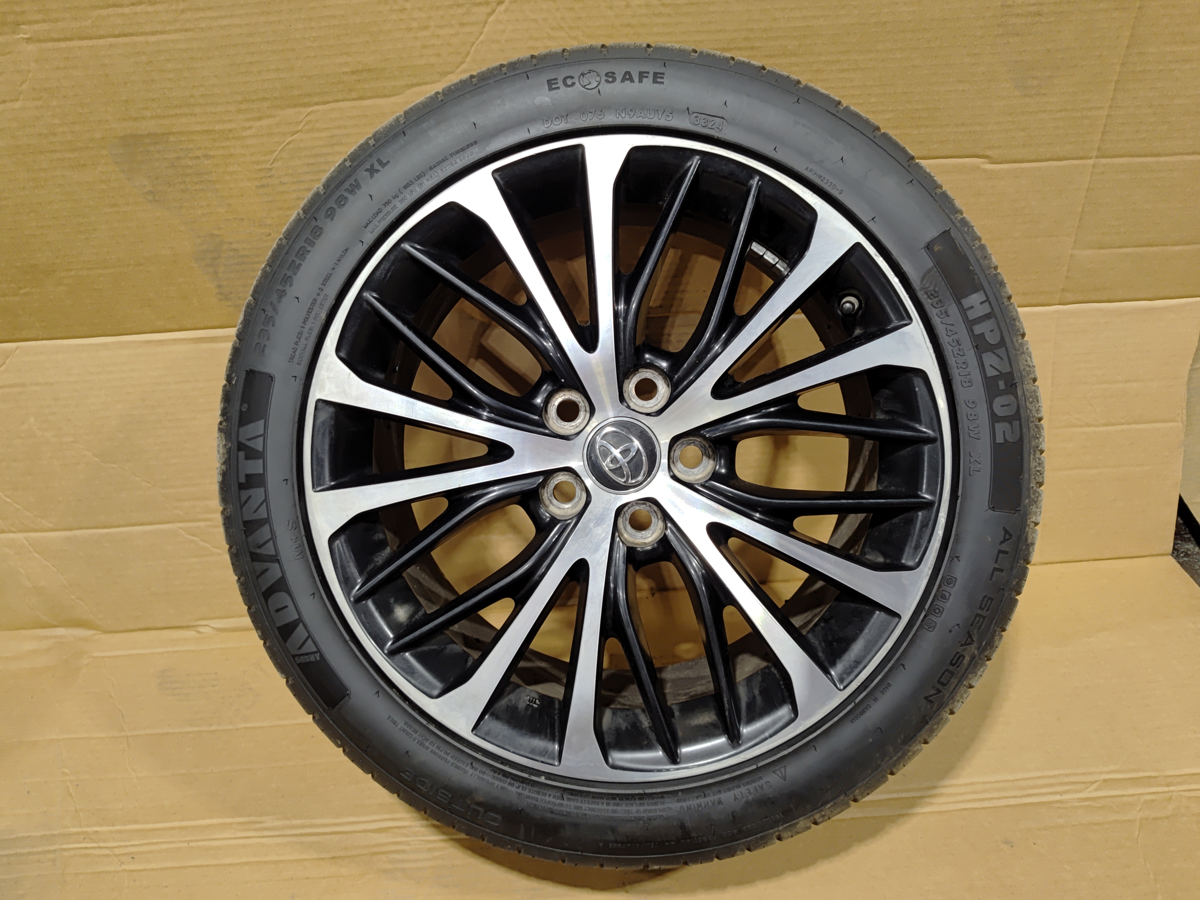 2018 Toyota Camry SE Wheel Alloy Rim R18 8J 235/45 OEM