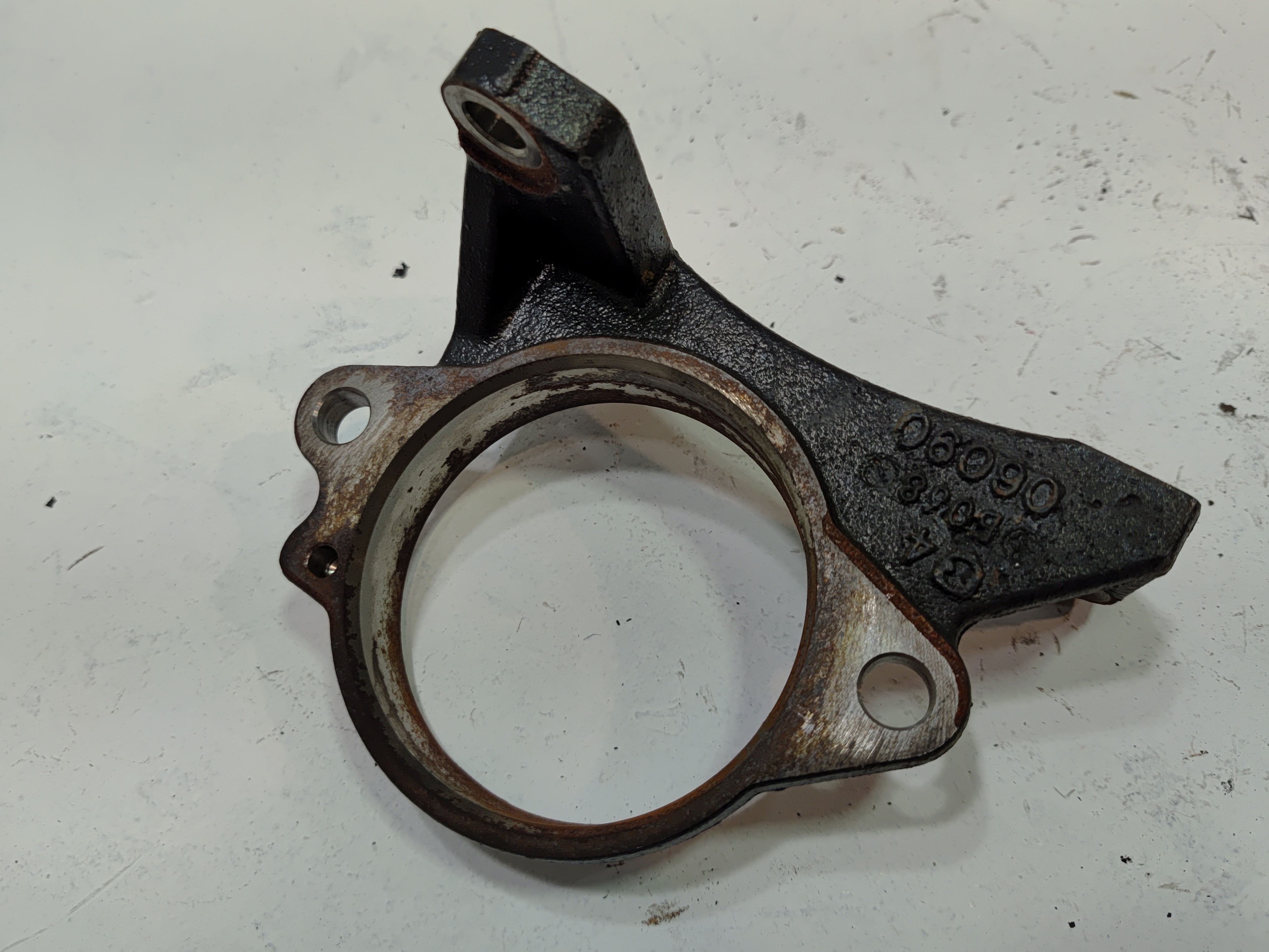 2018-2024 TOYOTA CAMRY FWD 2.5L FRONT PASSENGER AXLE SHAFT BEARING SUPPORT OEM