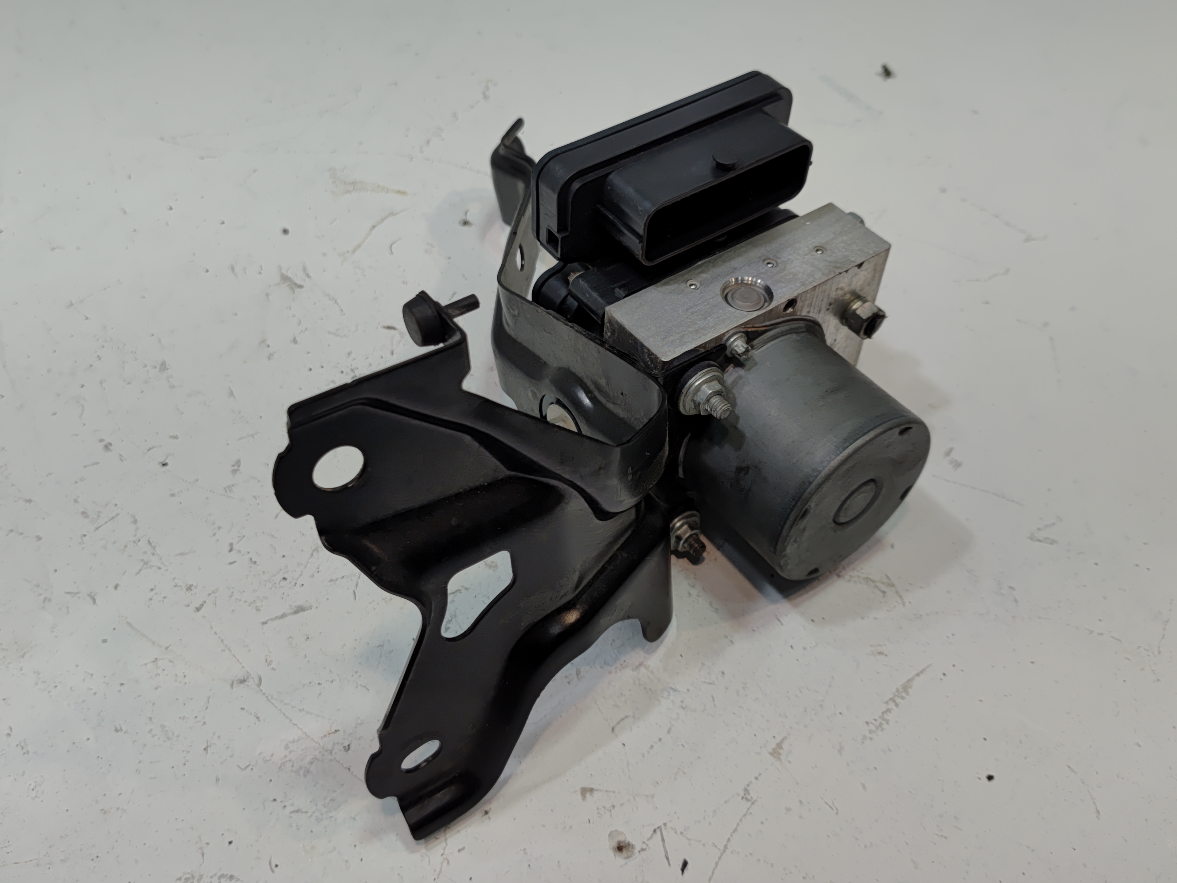 2018-2020 Toyota Camry 2.5L FWD ABS Anti Lock Brake Pump Control Module Unit OEM