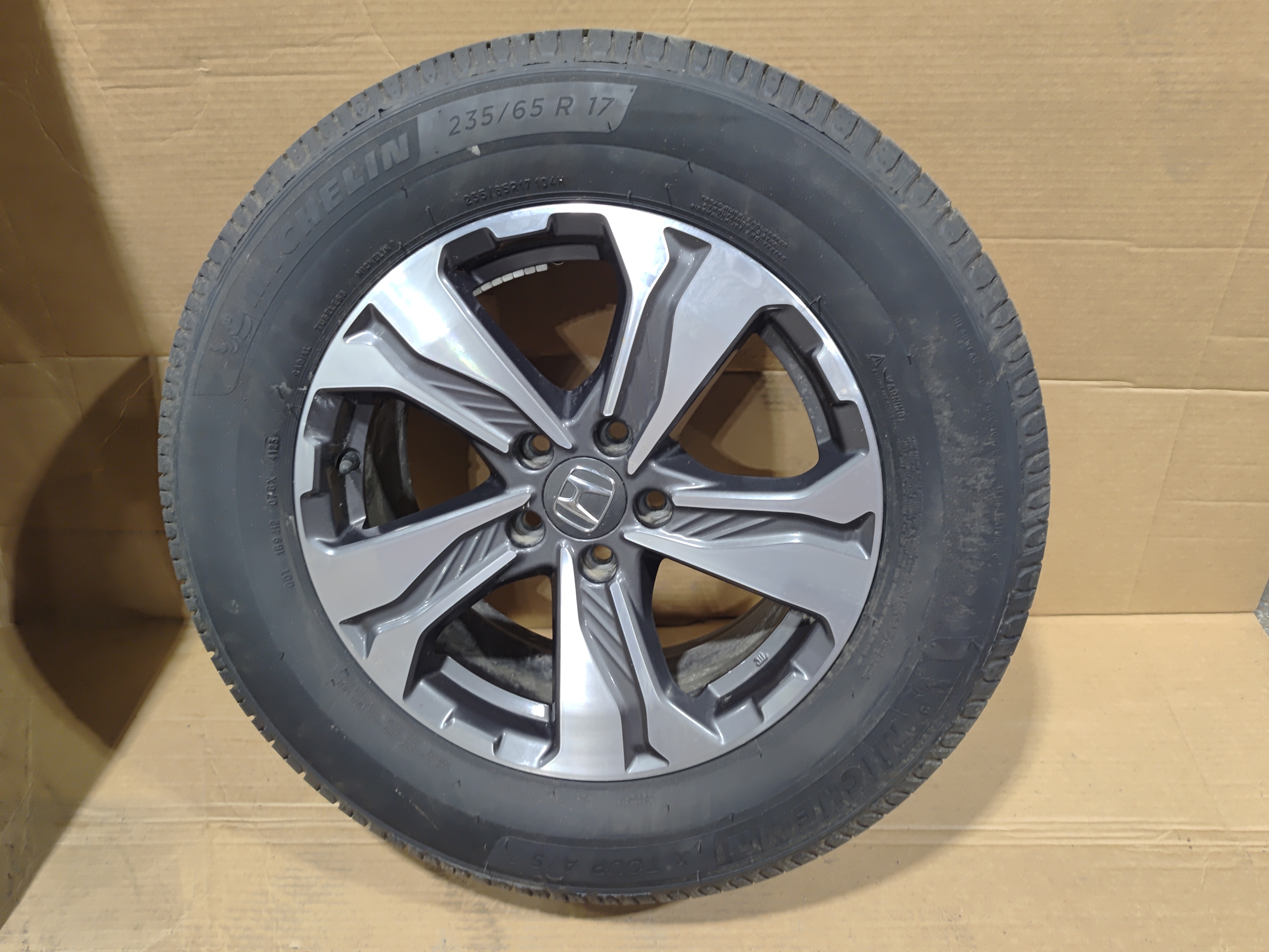 2017-2022 Honda CR-V Wheel Rim w/Tires R17 235/65 OEM