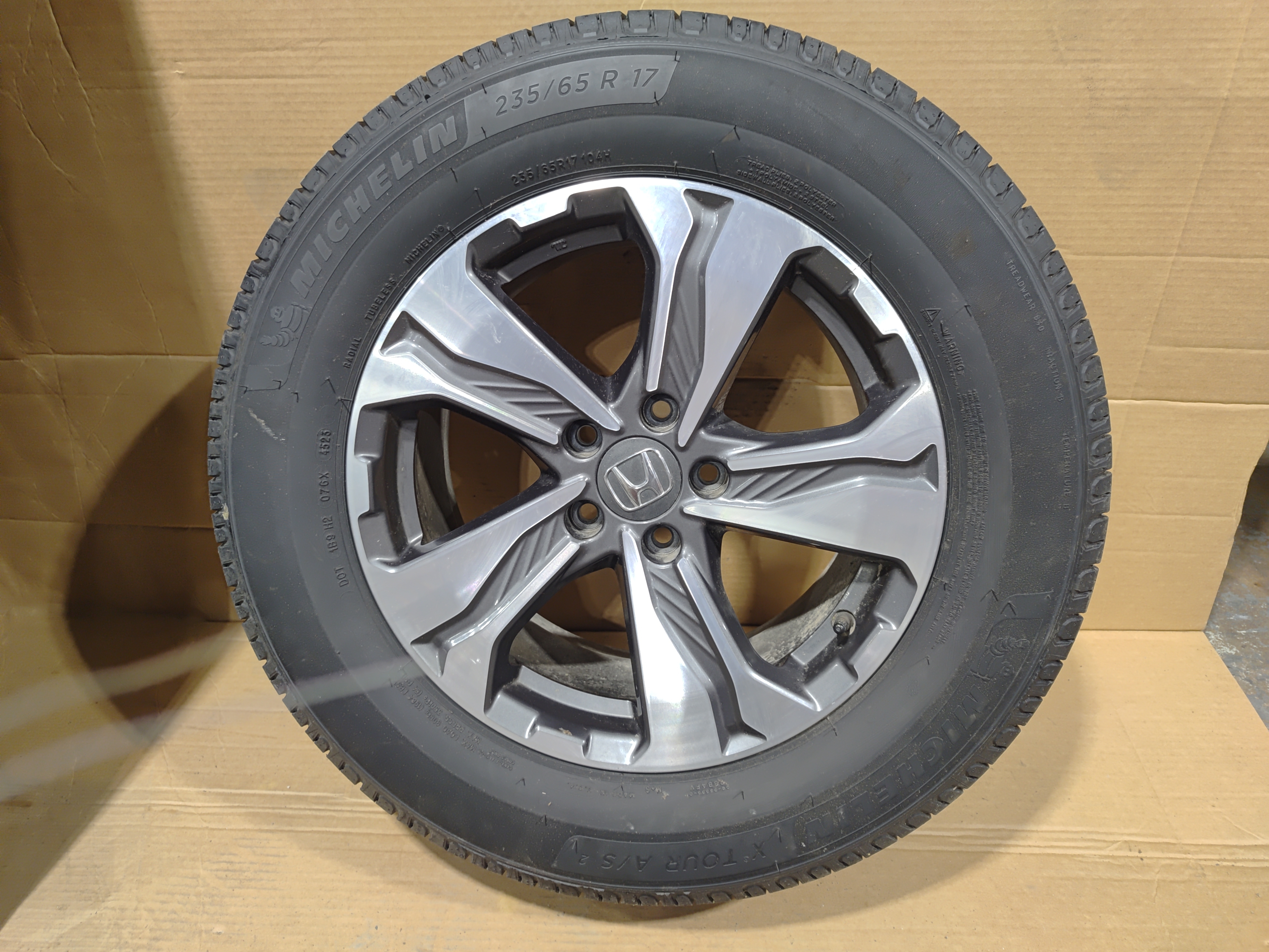 2017-2022 Honda CR-V Wheel Rim w/Tires R17 235/65 OEM