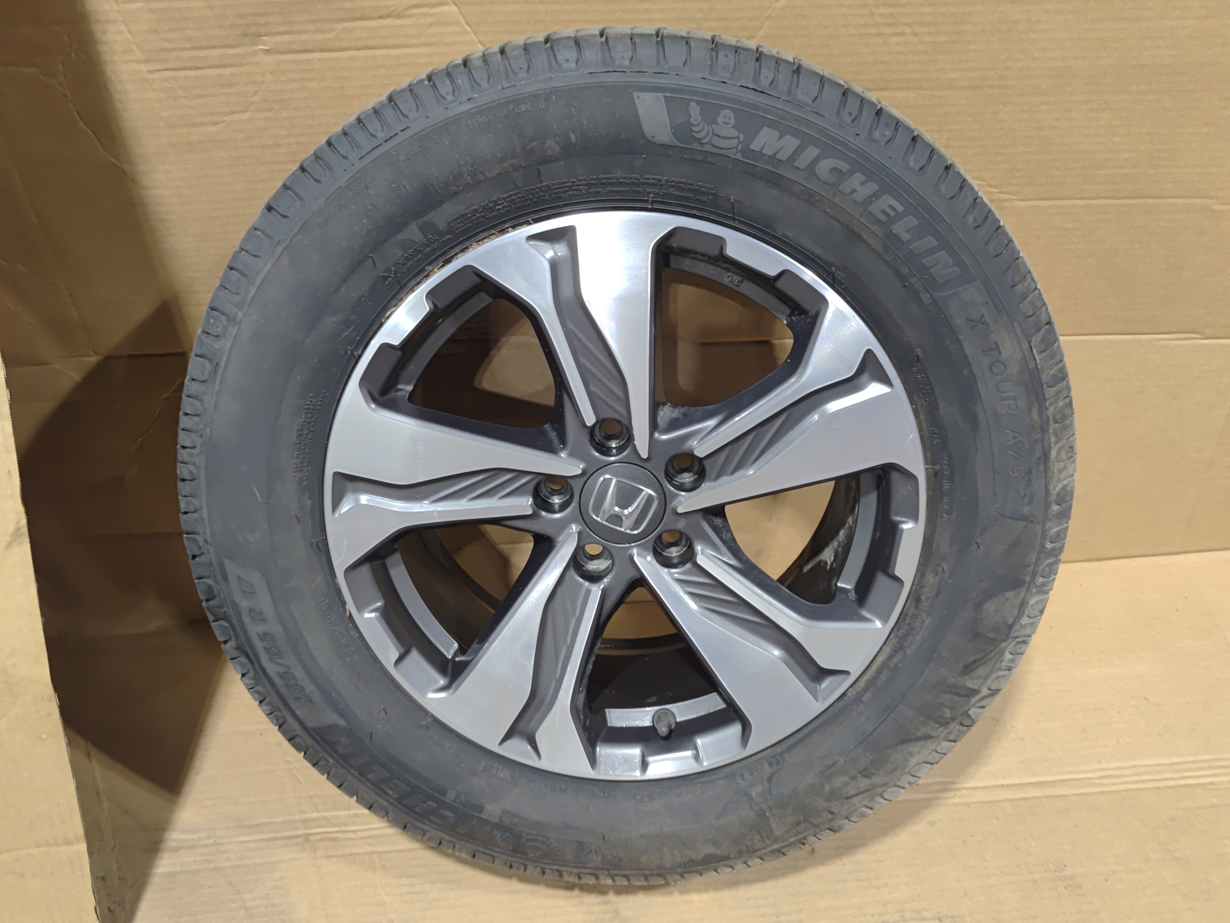 2017-2022 Honda CR-V Wheel Rim w/Tires R17 235/65 OEM