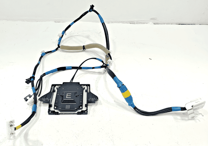 2019-23 Toyota RAV4 GPS Navigation Antenna Module W/ Wire Harness & Bracket OEM