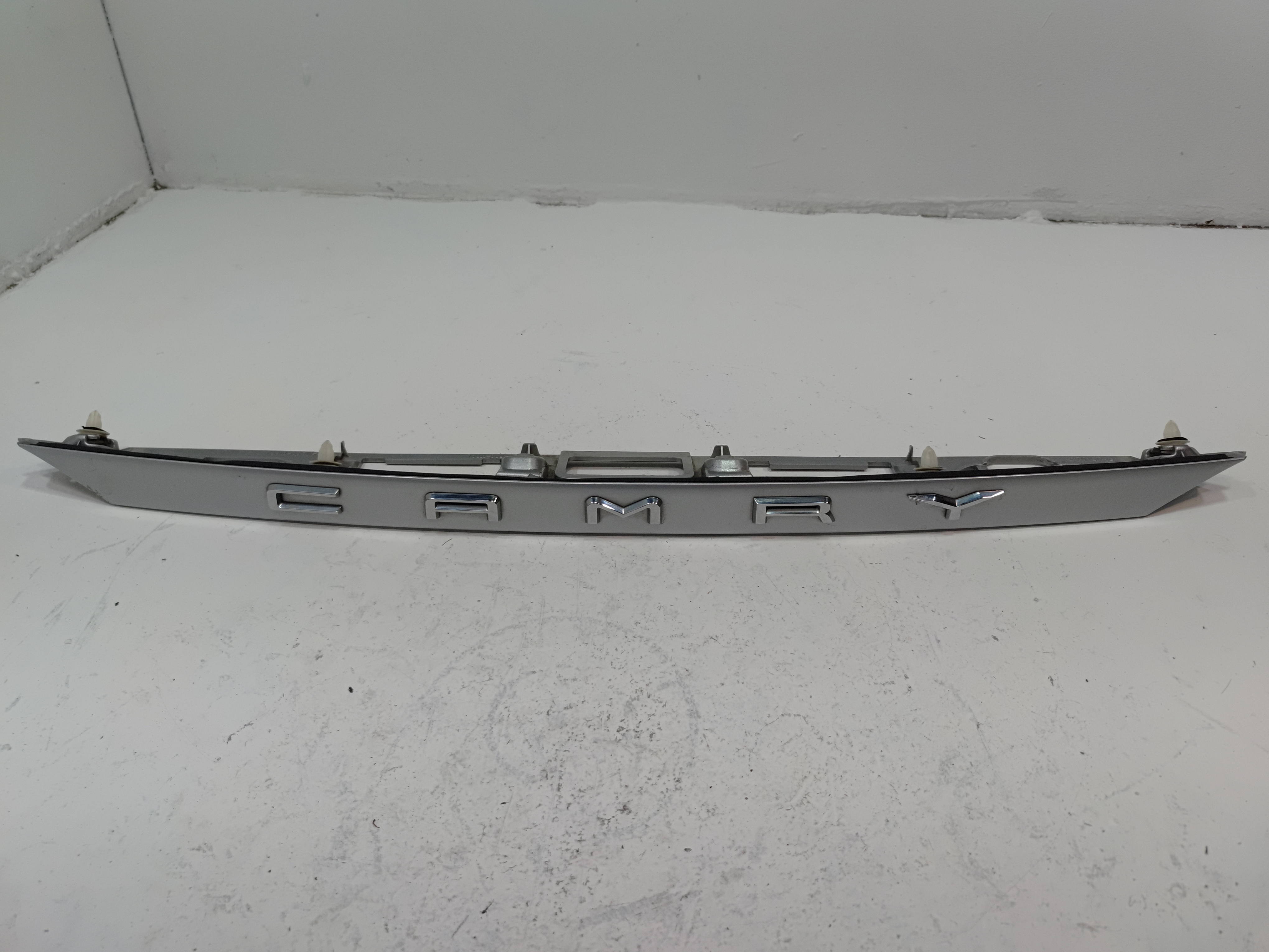 2018-2024 TOYOTA CAMRY  REAR TRUNK DECK LID LICENSE PLATE MOLDING 1J9 OEM