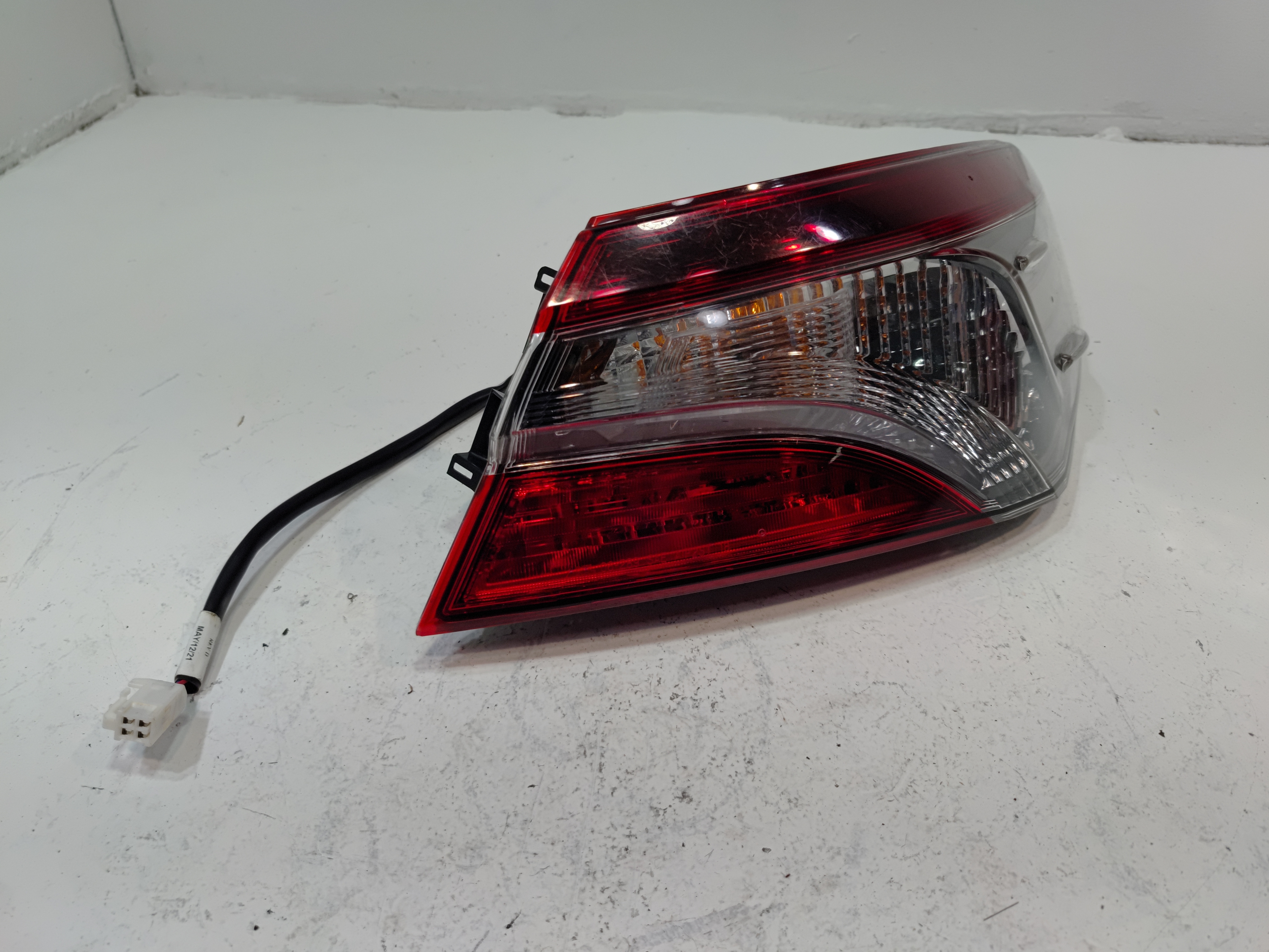 2021-2024 TOYOTA CAMRY REAR RIGHT PASSENGER SIDE OUTER TAILLIGHT OEM