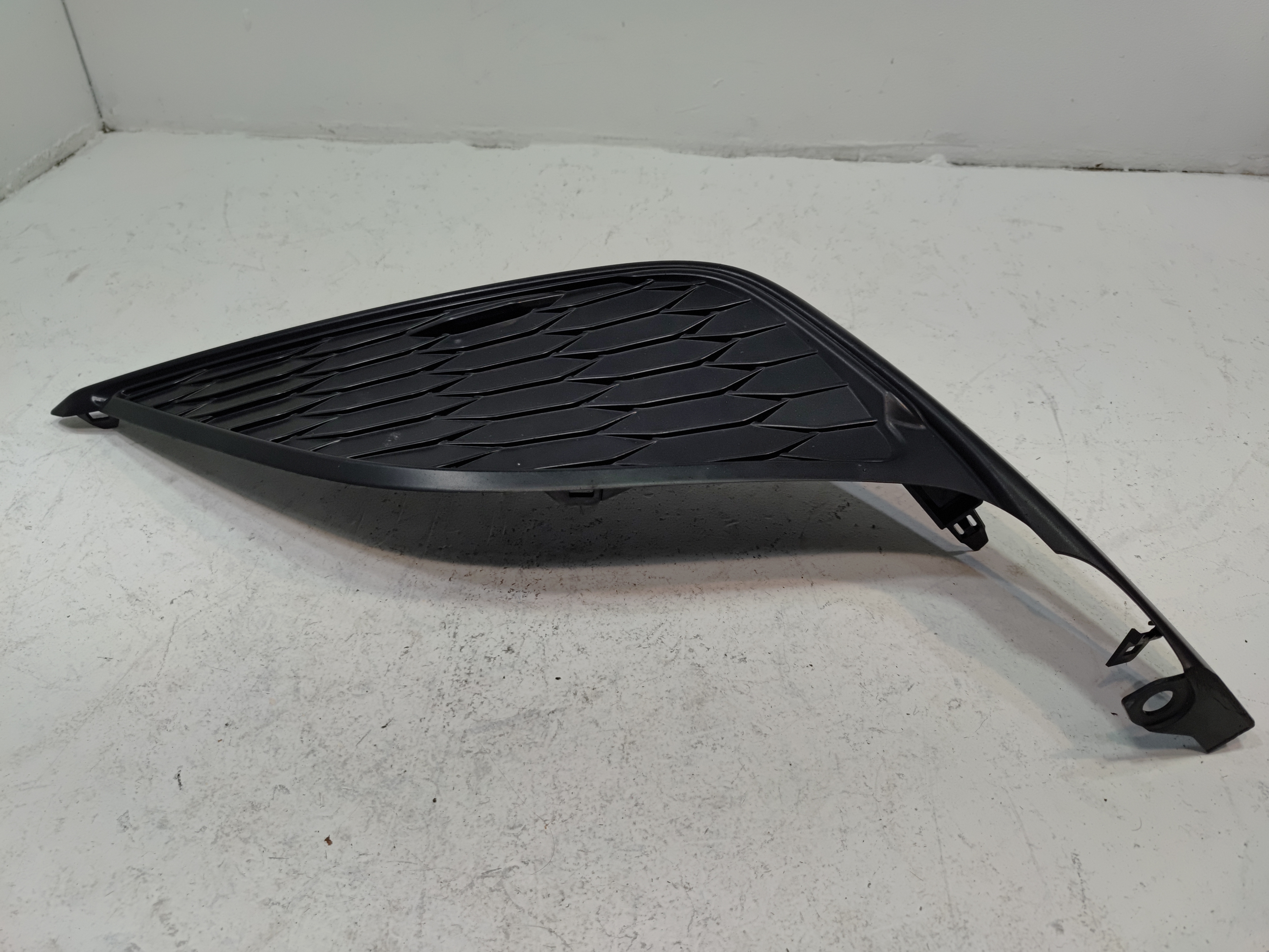 21-2024 TOYOTA CAMRY SE FRONT BUMPER DRIVER SIDE FOG LIGHT LAMP COVER BEZEL OEM