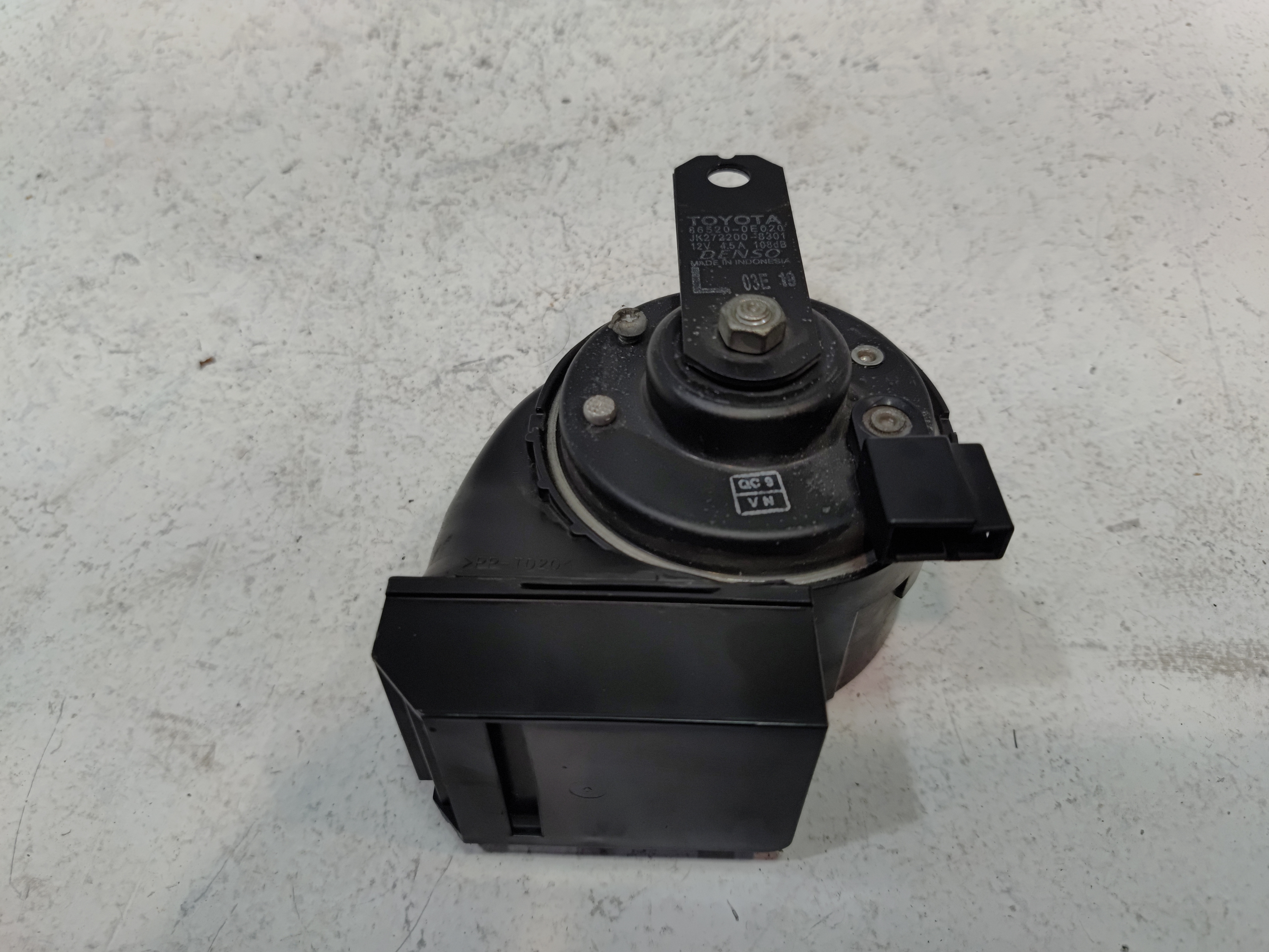 2018 - 2025 TOYOTA CAMRY FRONT LEFT DRIVER LOW PITCH NOTE TONE HORN SIGNAL OEM