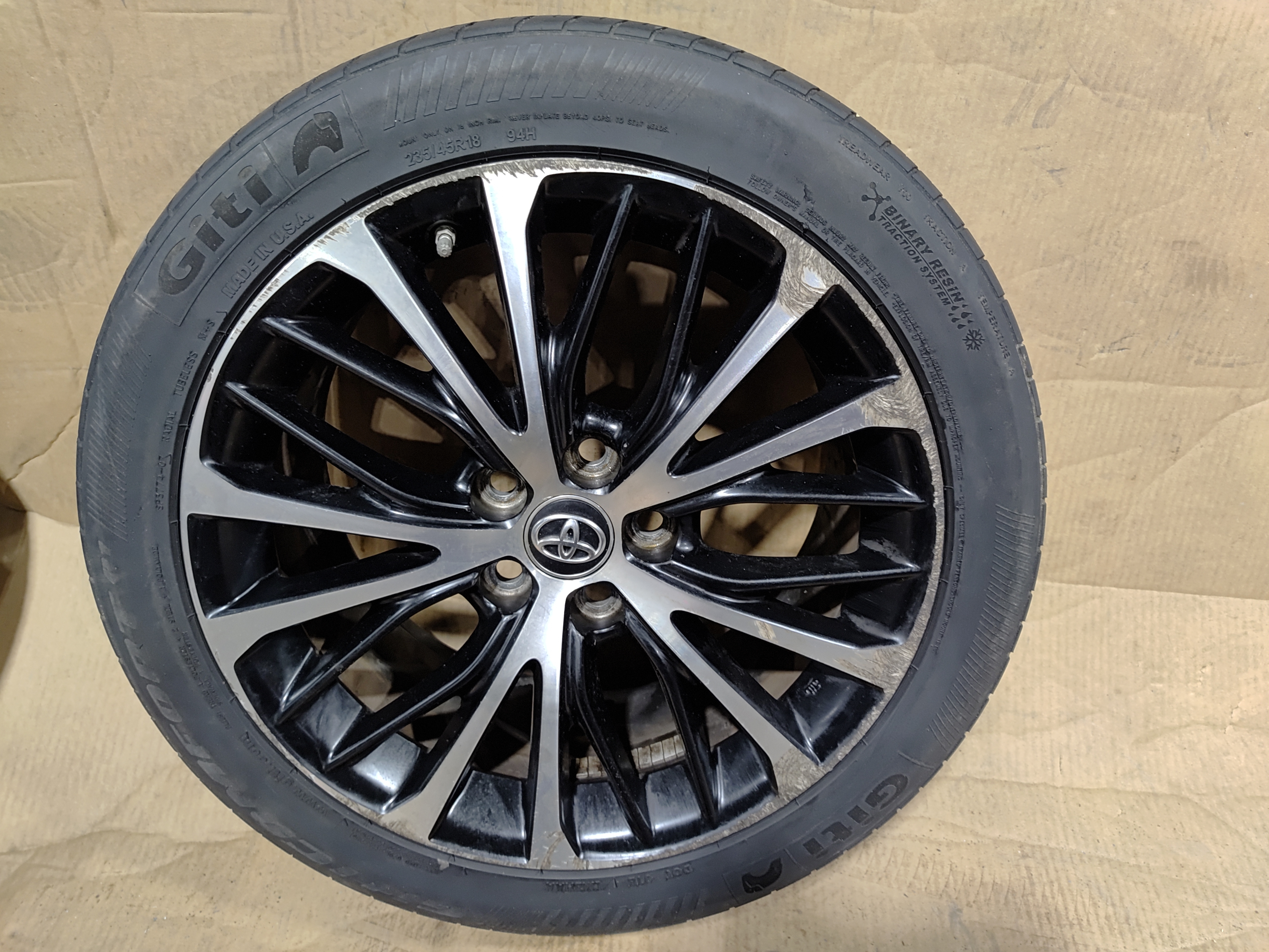 2018 Toyota Camry SE Wheel Alloy Rim R18 8J 235/45 OEM