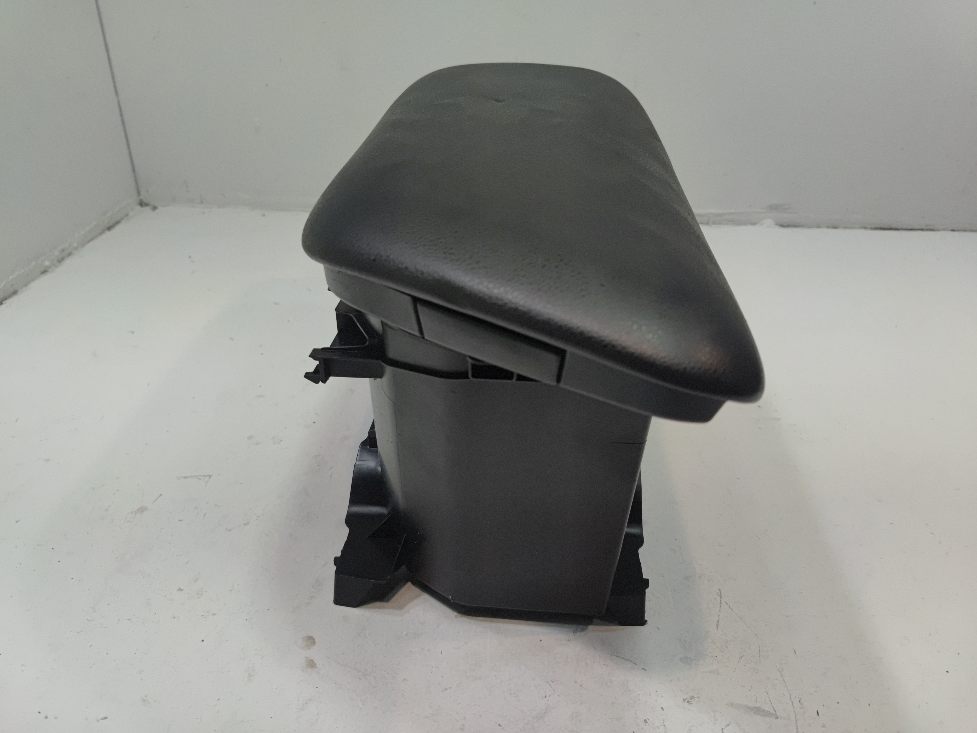 2018-2020 TOYOTA CAMRY CENTER CONSOLE STORAGE BOX W/ ARMREST OEM