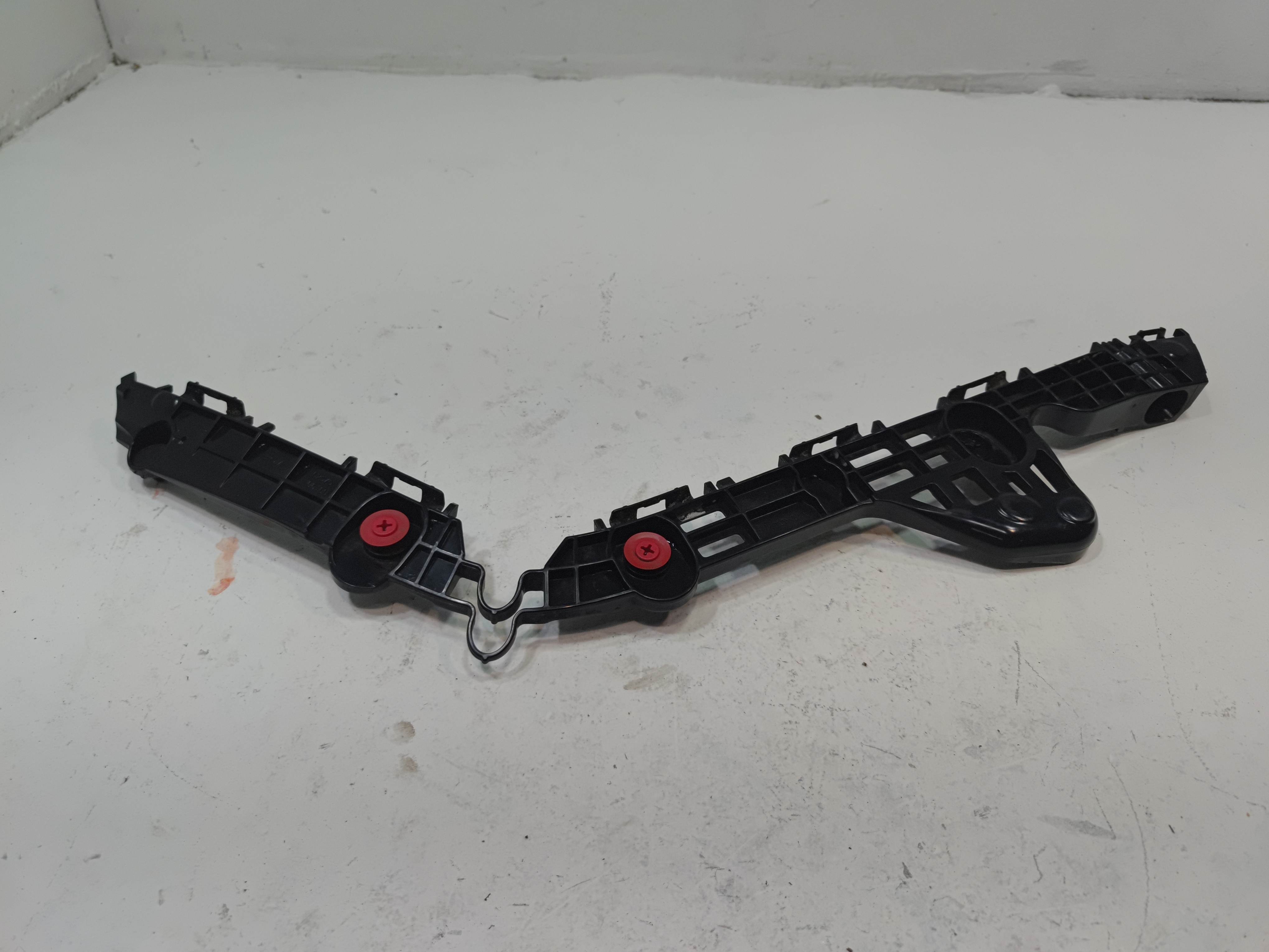 2018-2024 TOYOTA CAMRY REAR PASSENGER SIDE BUMPER RETAINER BRACKET BRACE OEM