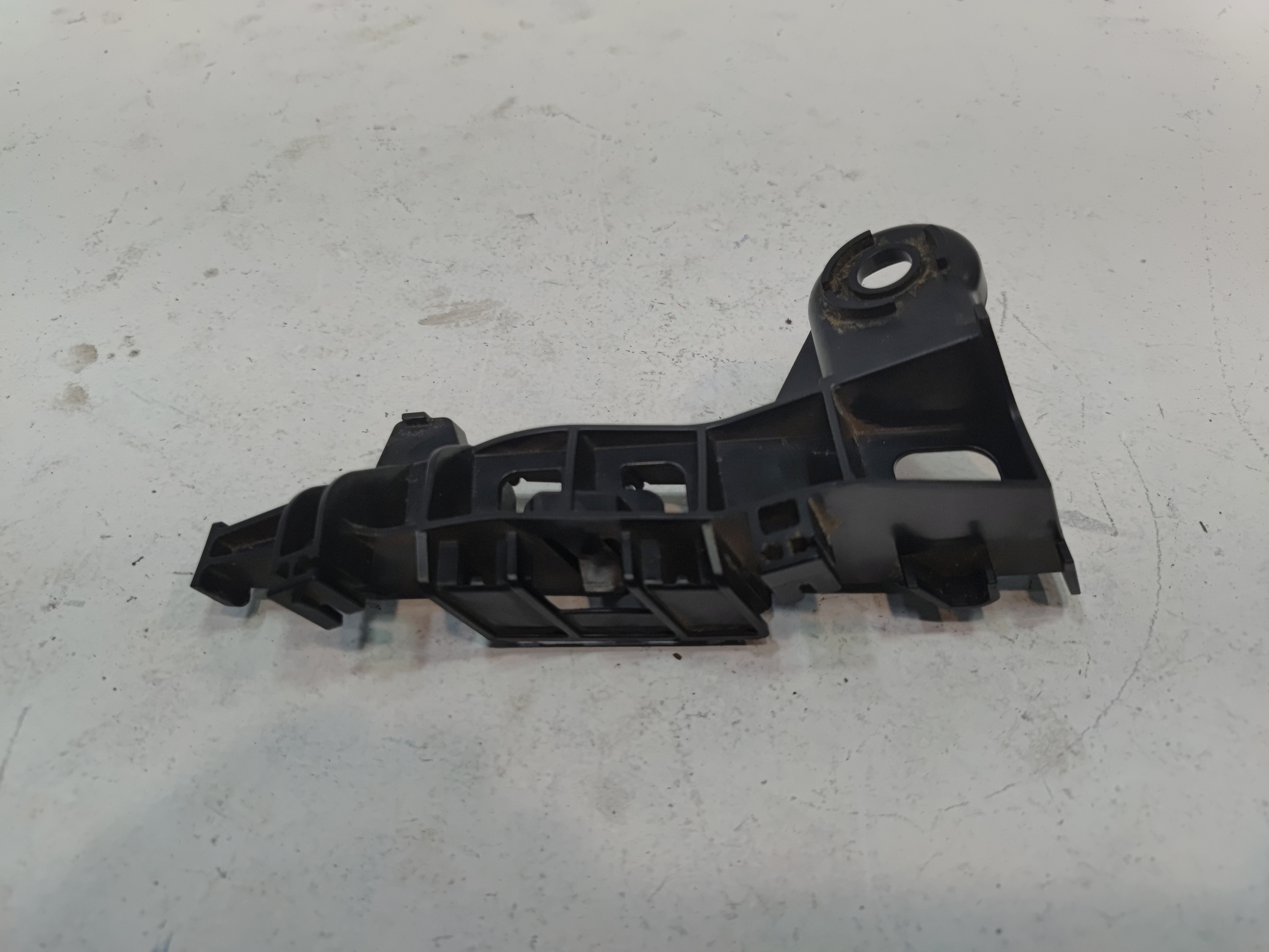 2018-2024 TOYOTA CAMRY REAR BUMPER DRIVER SIDE TAILLIGHT LAMP BRACKET OEM