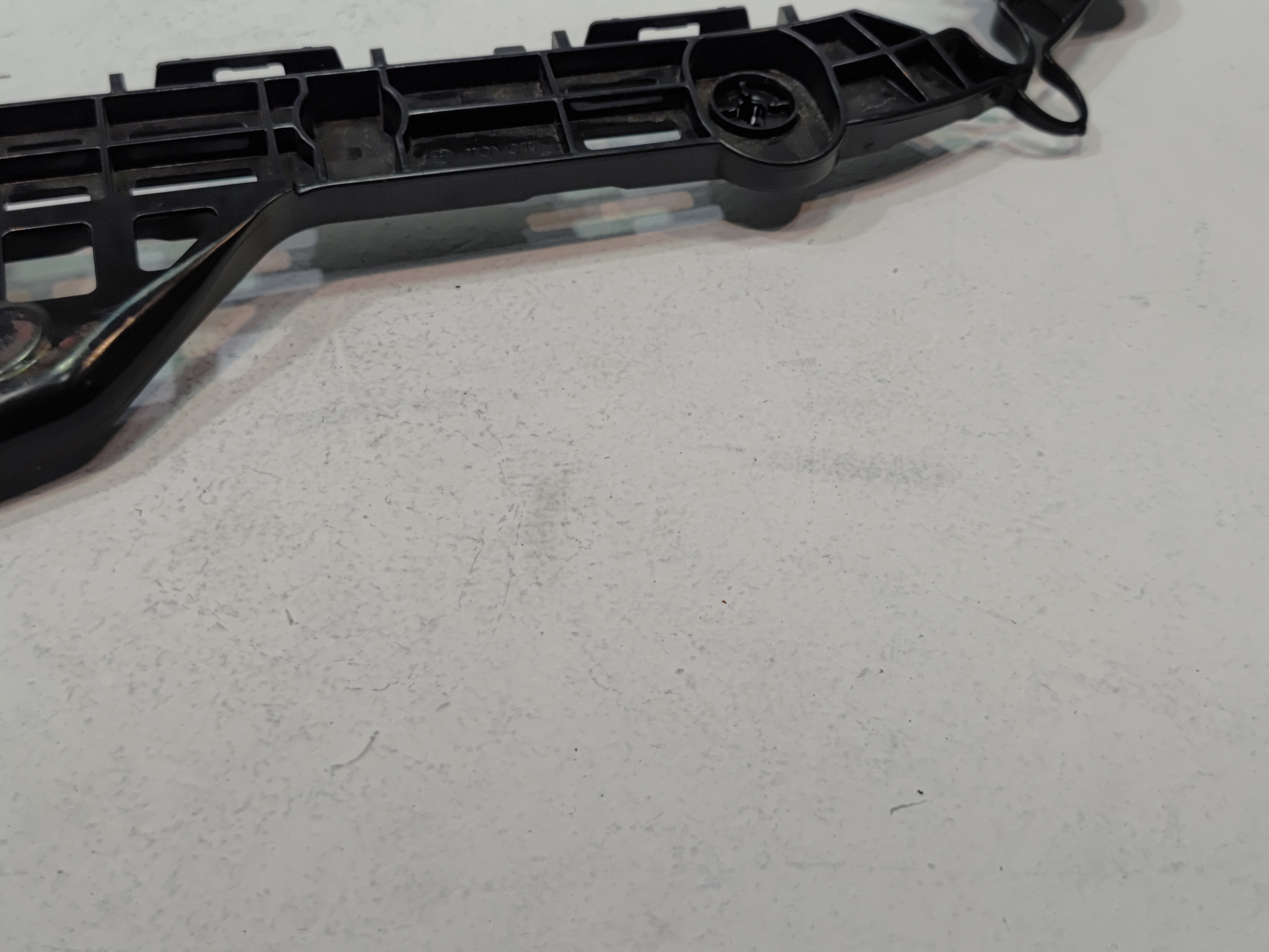 2018-2024 TOYOTA CAMRY REAR BUMPER DRIVER SIDE RETAINER SUPPORT BRACKET OEM