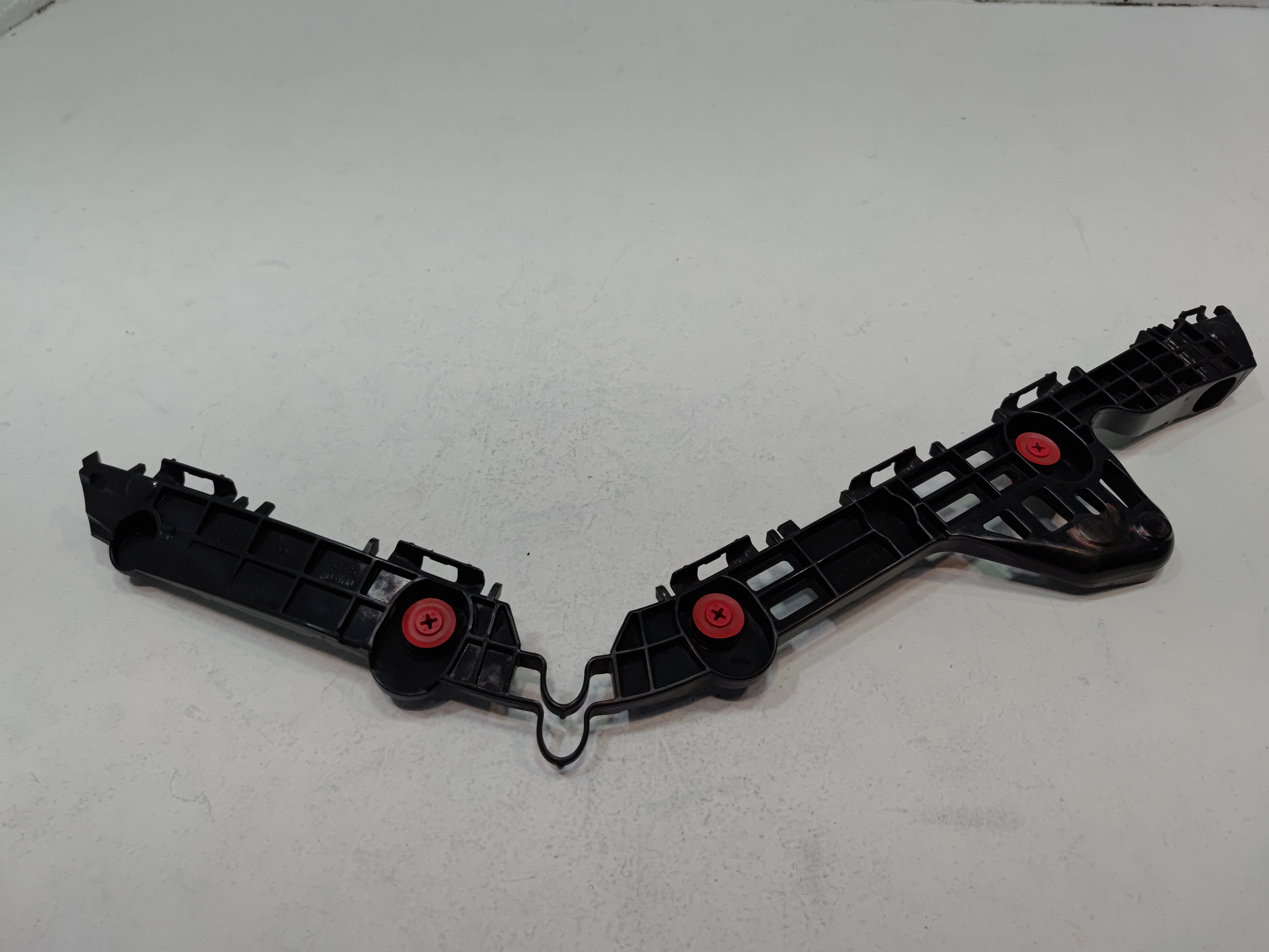 2018-2024 TOYOTA CAMRY REAR BUMPER PASSENGER SIDE RETAINER SUPPORT BRACKET OEM