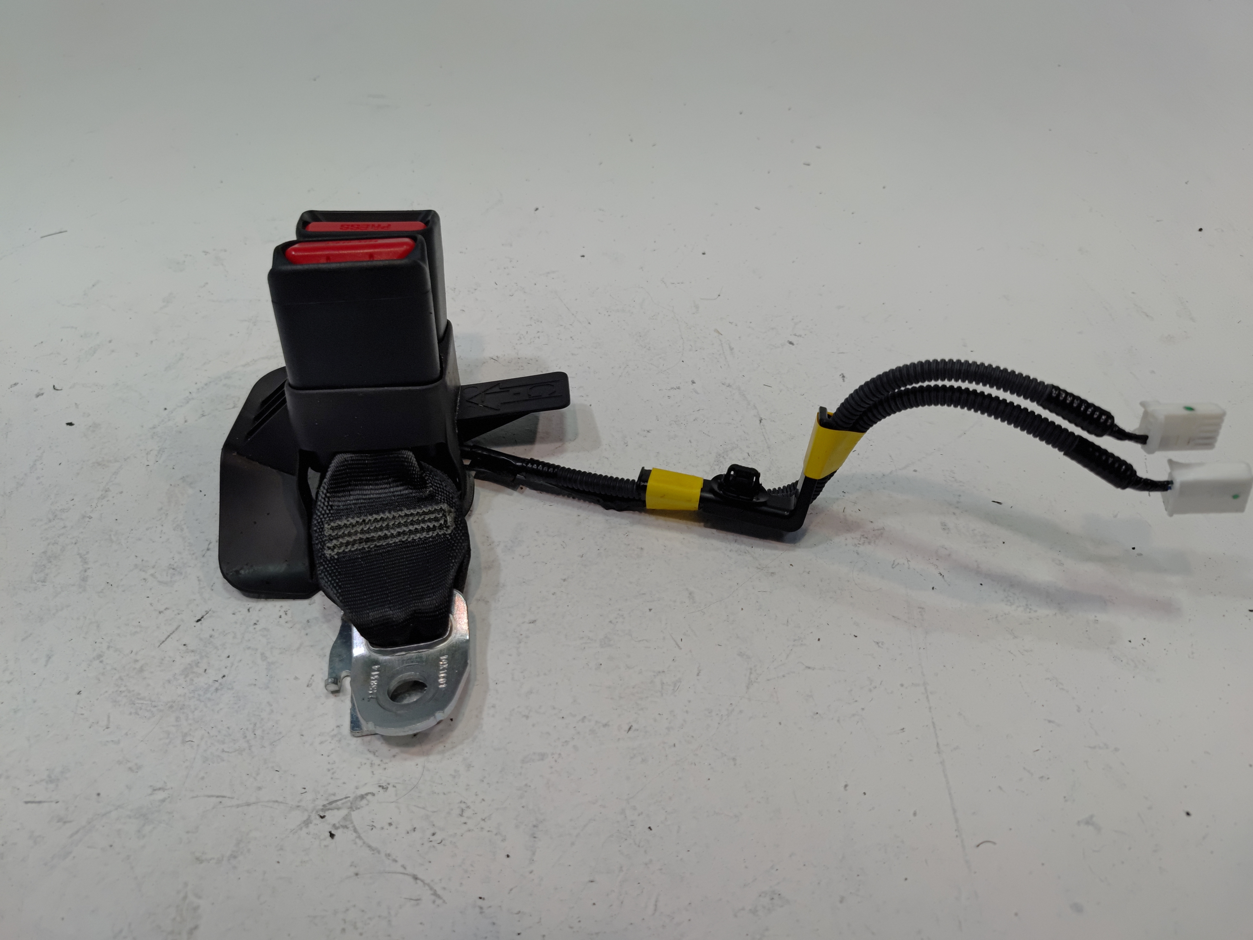 2019-2024 TOYOTA CAMRY FWD REAR LEFT & CENTER SIDE SEATBELT SEAT BELT BUCKLE OEM