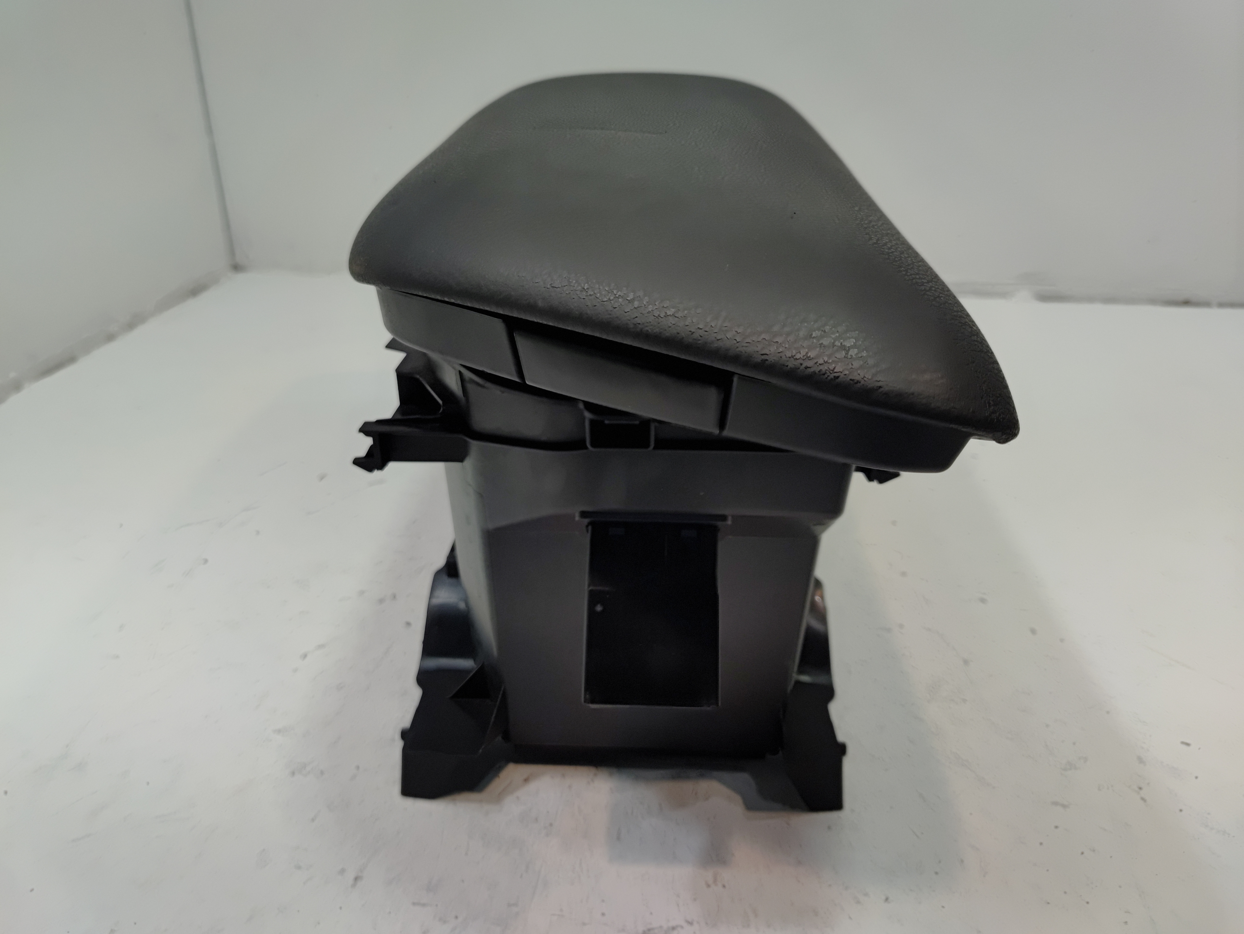 2018-24 TOYOTA CAMRY CENTER CONSOLE STORAGE COMPARTMENT TRAY W/ARMREST BLACK OEM