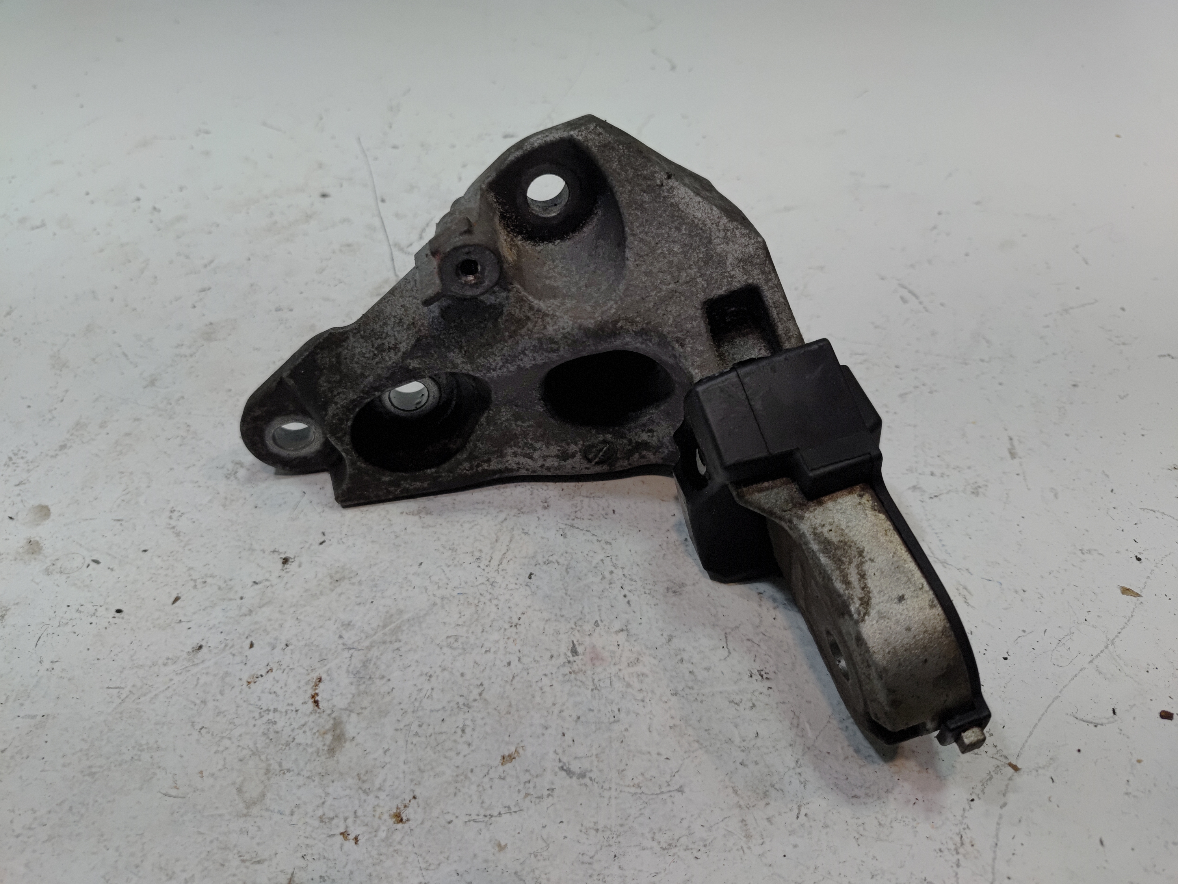 2018-2024 TOYOTA CAMRY 2.5L FWD ENGINE MOTOR REAR MOUNT BRACKET SUPPORT OEM