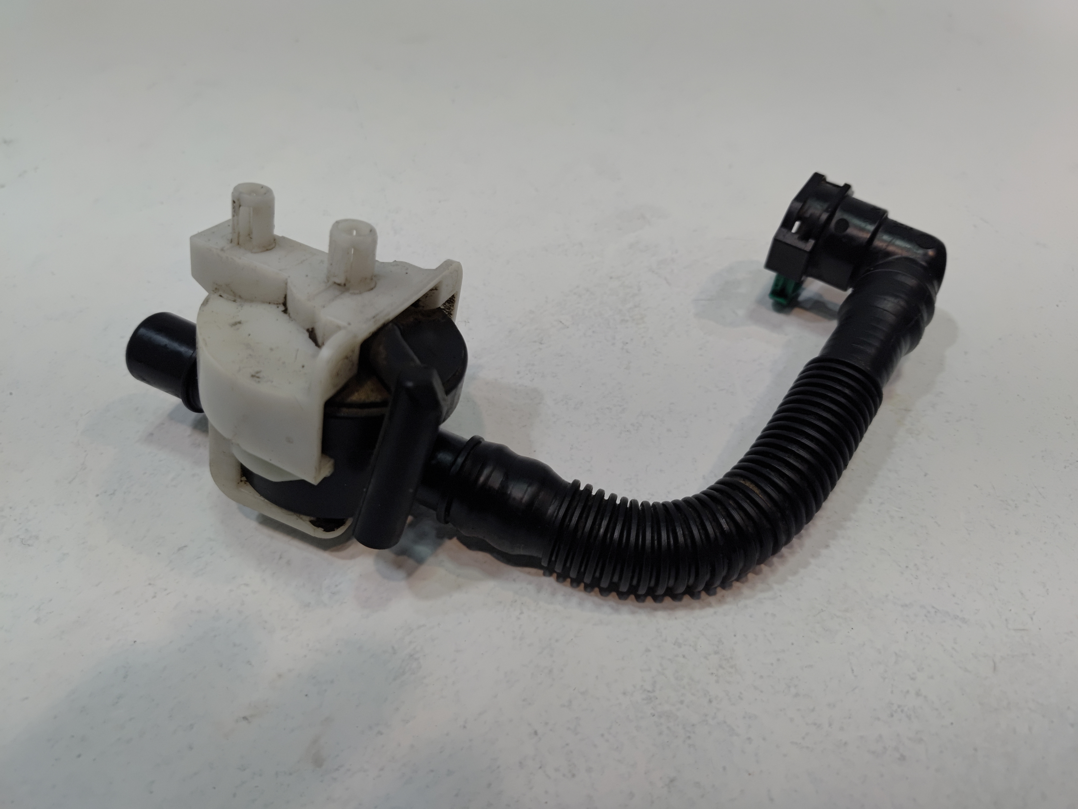 2018-2020 TOYOTA CAMRY 2.5L FWD FUEL VAPOR CANISTER OUTLET HOSE TUBE PIPE OEM