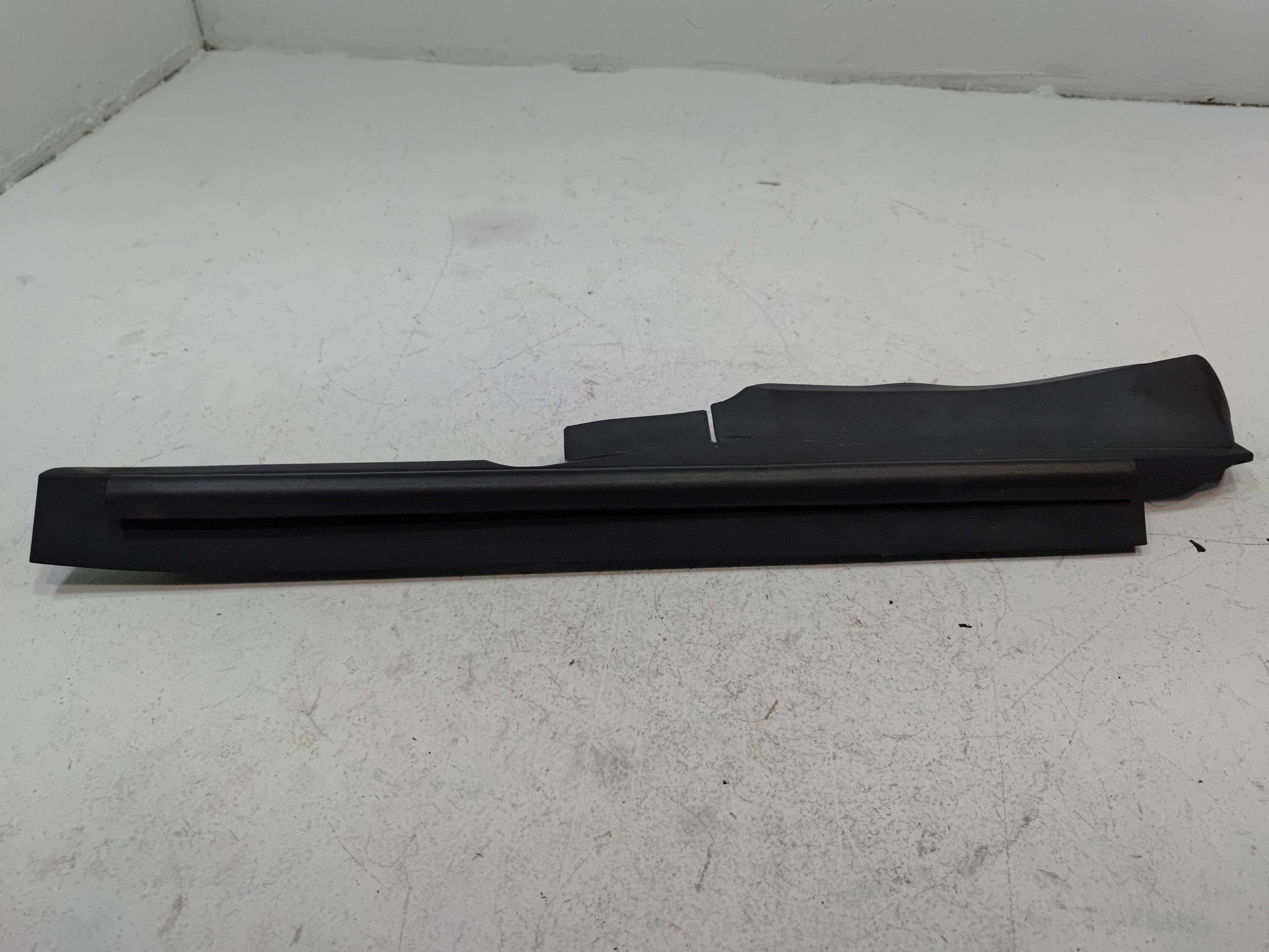 2018-2024 TOYOTA CAMRY FRONT PASSENGER SIDE FENDER PROTECTOR LEDGE COVER OEM