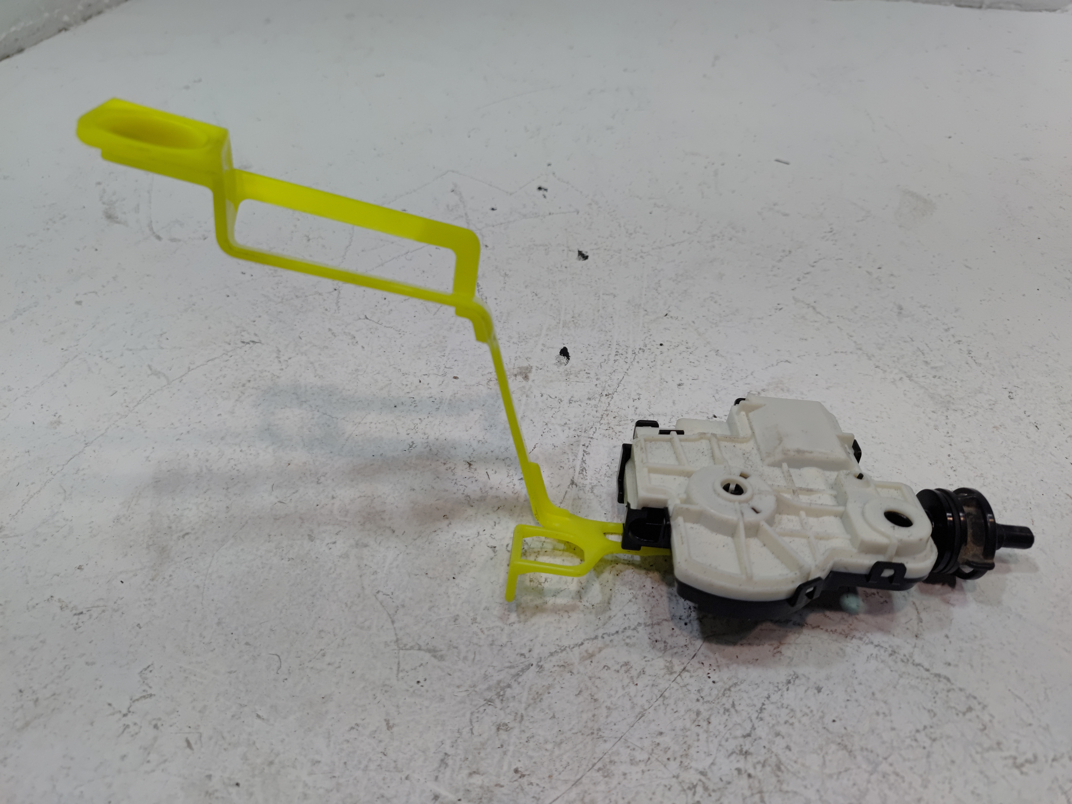 2020-2024 TOYOTA CAMRY FUEL TANK FILLER DOOR LATCH LOCK ACTUATOR MOTOR OEM