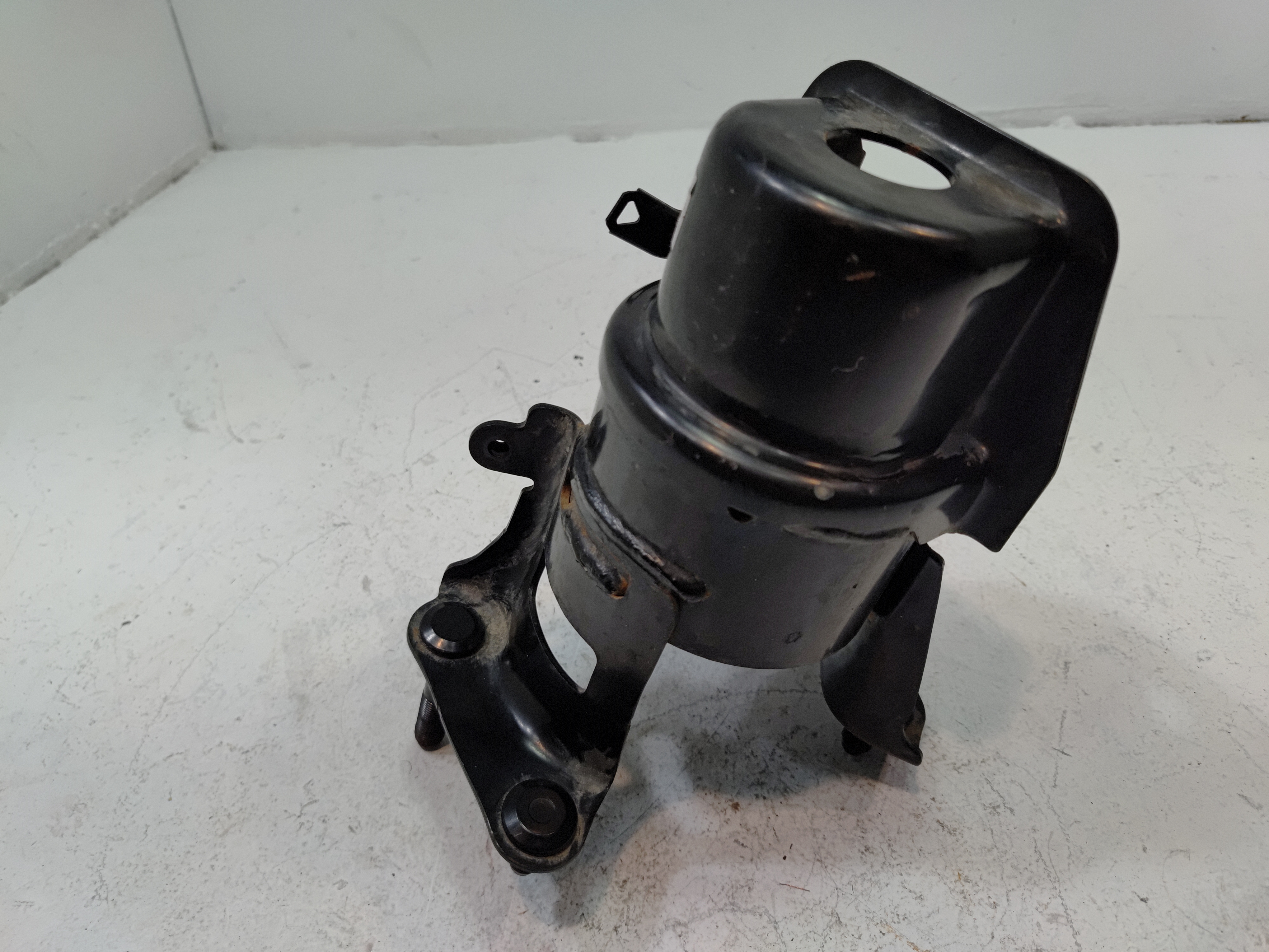 2018-2024 TOYOTA CAMRY 2.5L ENGINE MOTOR REAR MOUNT INSULATOR BRACKET OEM