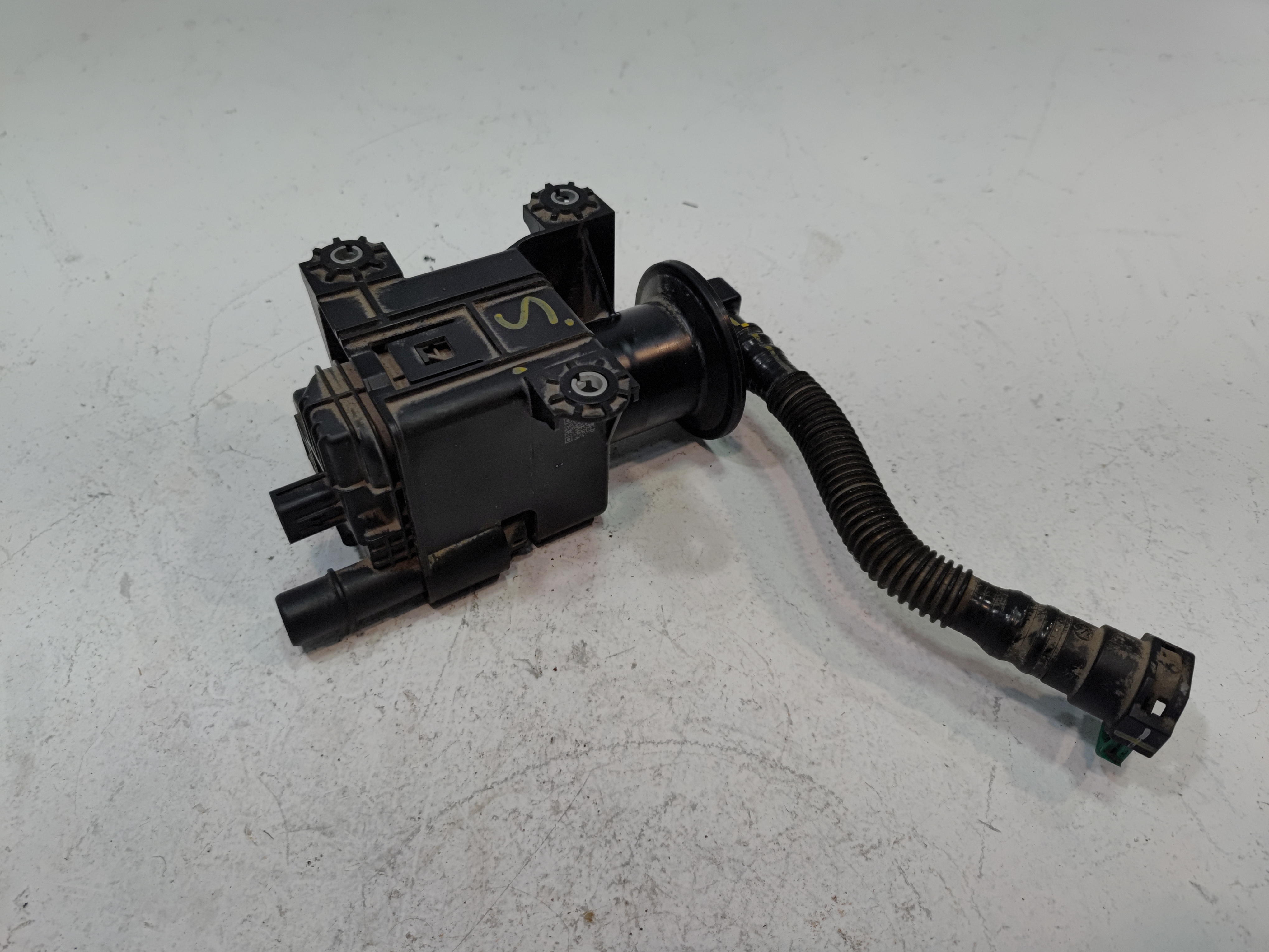 2018-2022 TOYOTA CAMRY FUEL VAPOR VENT VALVE FILTER & LEAK DETECTION PUMP OEM