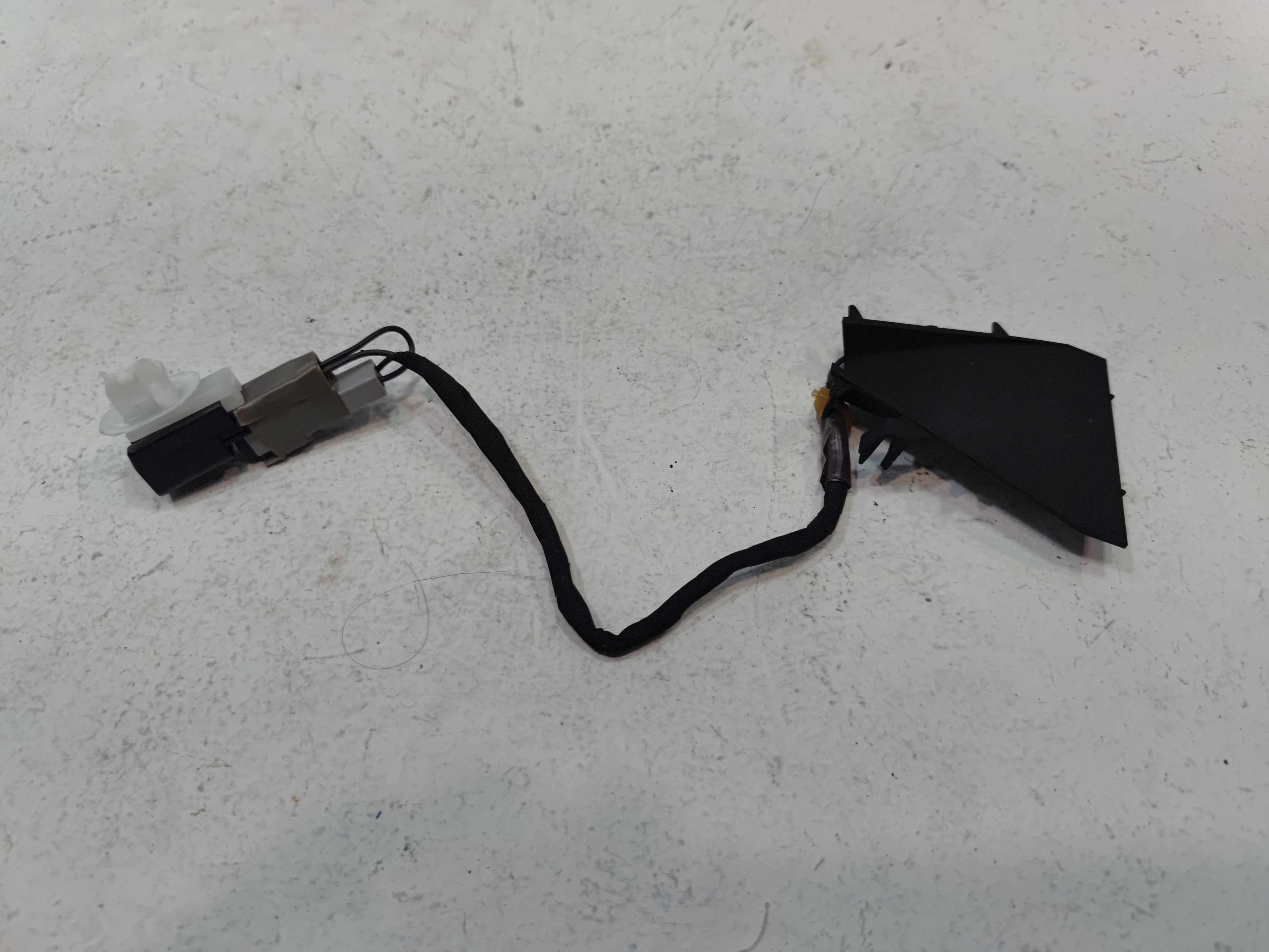 2018-2020 TOYOTA CAMRY WINDSHIELD FRONT HOOD FORWARD RECOGNITION LID SWITCH OEM