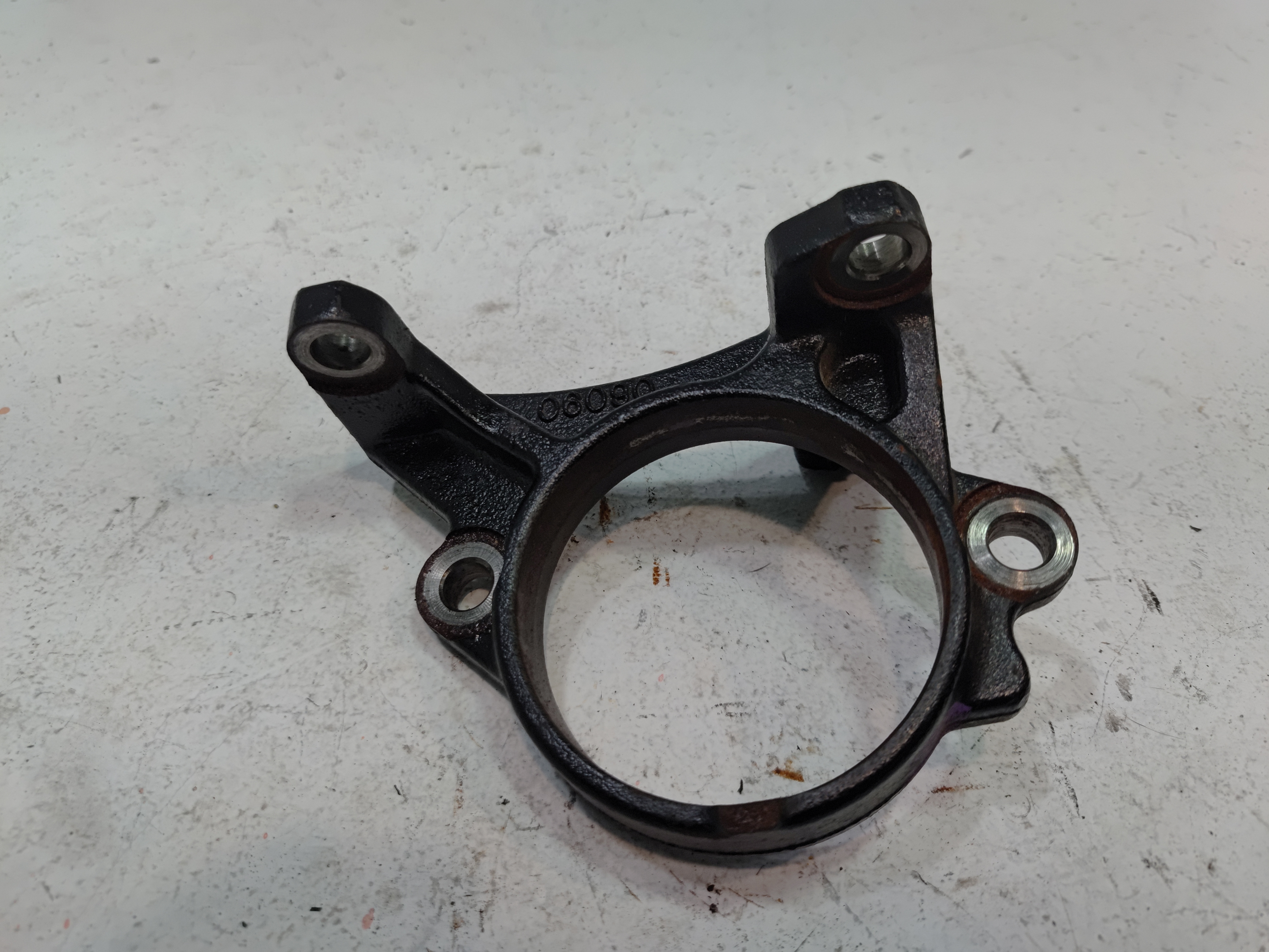 2018-2024 TOYOTA CAMRY FWD FRONT PASSENGER SIDE AXLE SHAFT BEARING BRACKET OEM