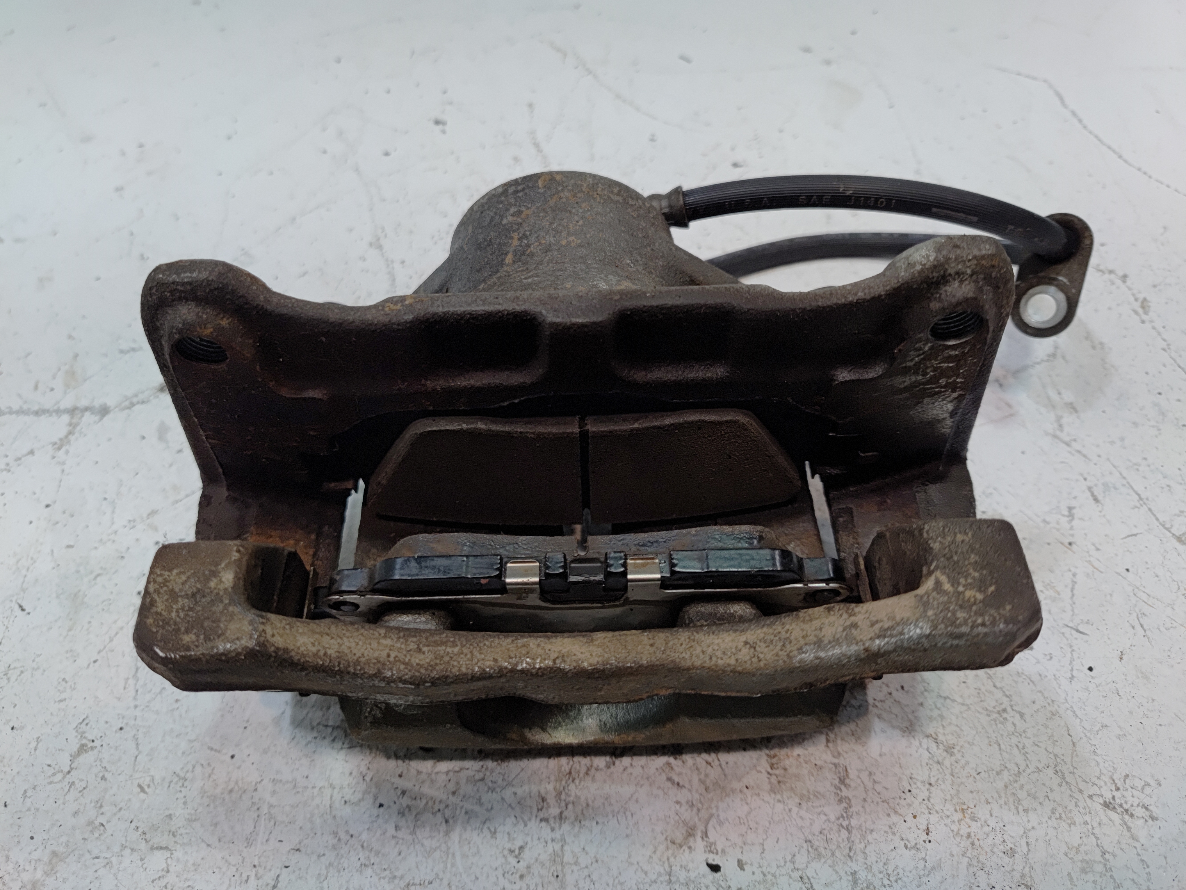 2019-2022 TOYOTA CAMRY FRONT RIGHT PASSENGER SIDE BRAKE CALIPER OEM