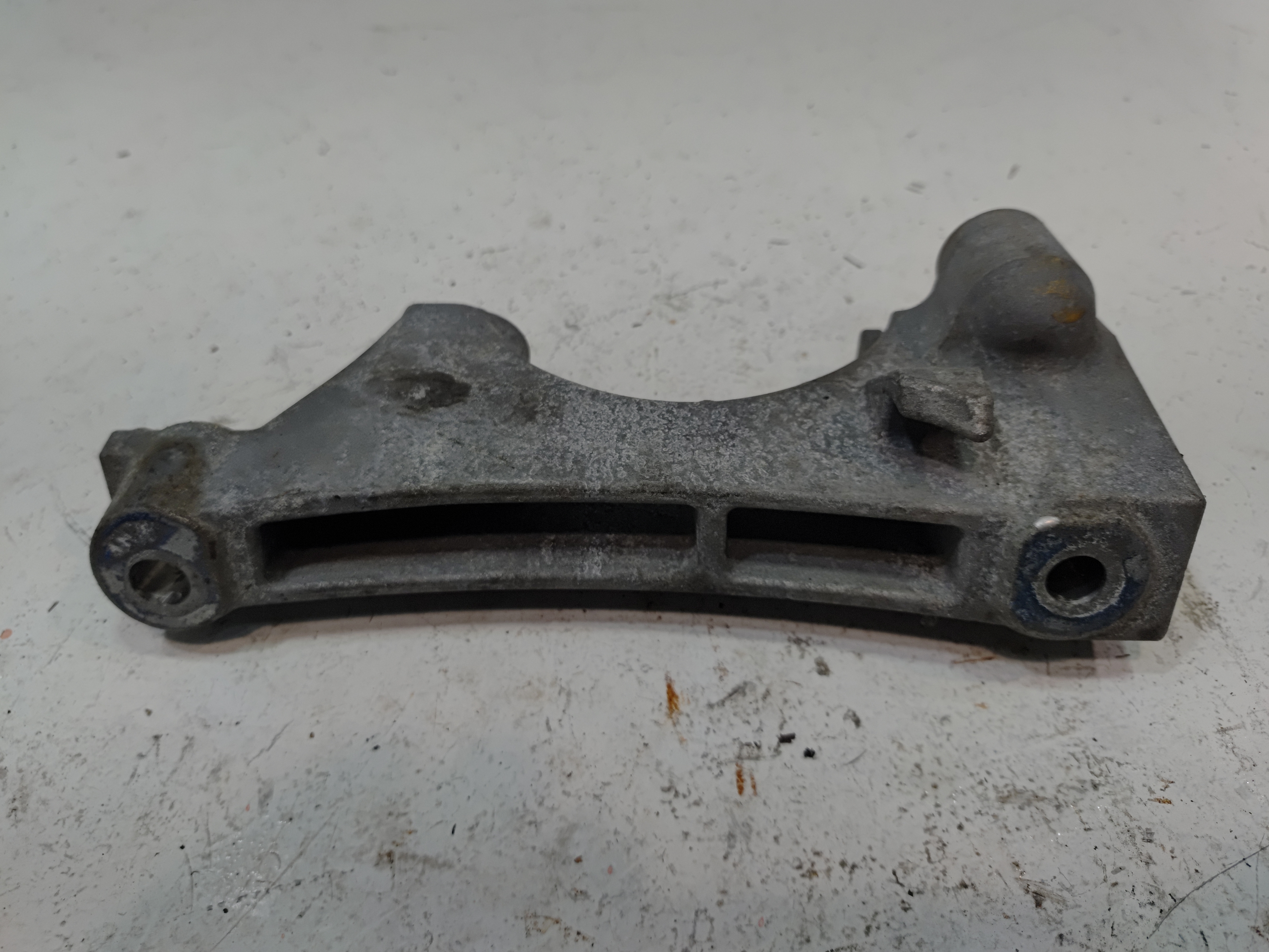 2018-2024 TOYOTA CAMRY FWD FRONT RIGHT ENGINE FRAME MOUNT SUPPORT BRACKET OEM