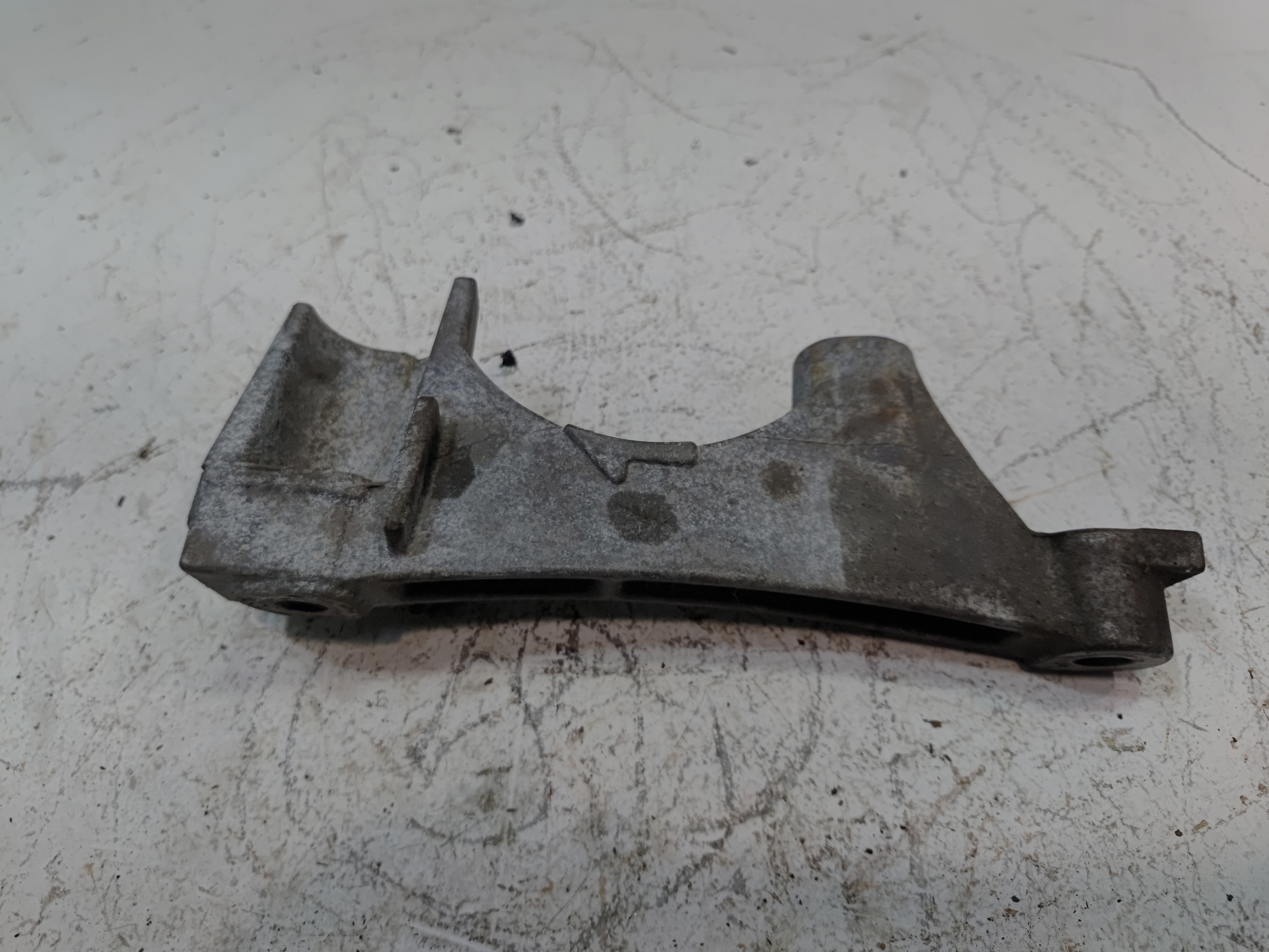 2018-2024 TOYOTA CAMRY 2.5L ENGINE PASSENGER SIDE MOUNT SPACER BRACKET OEM