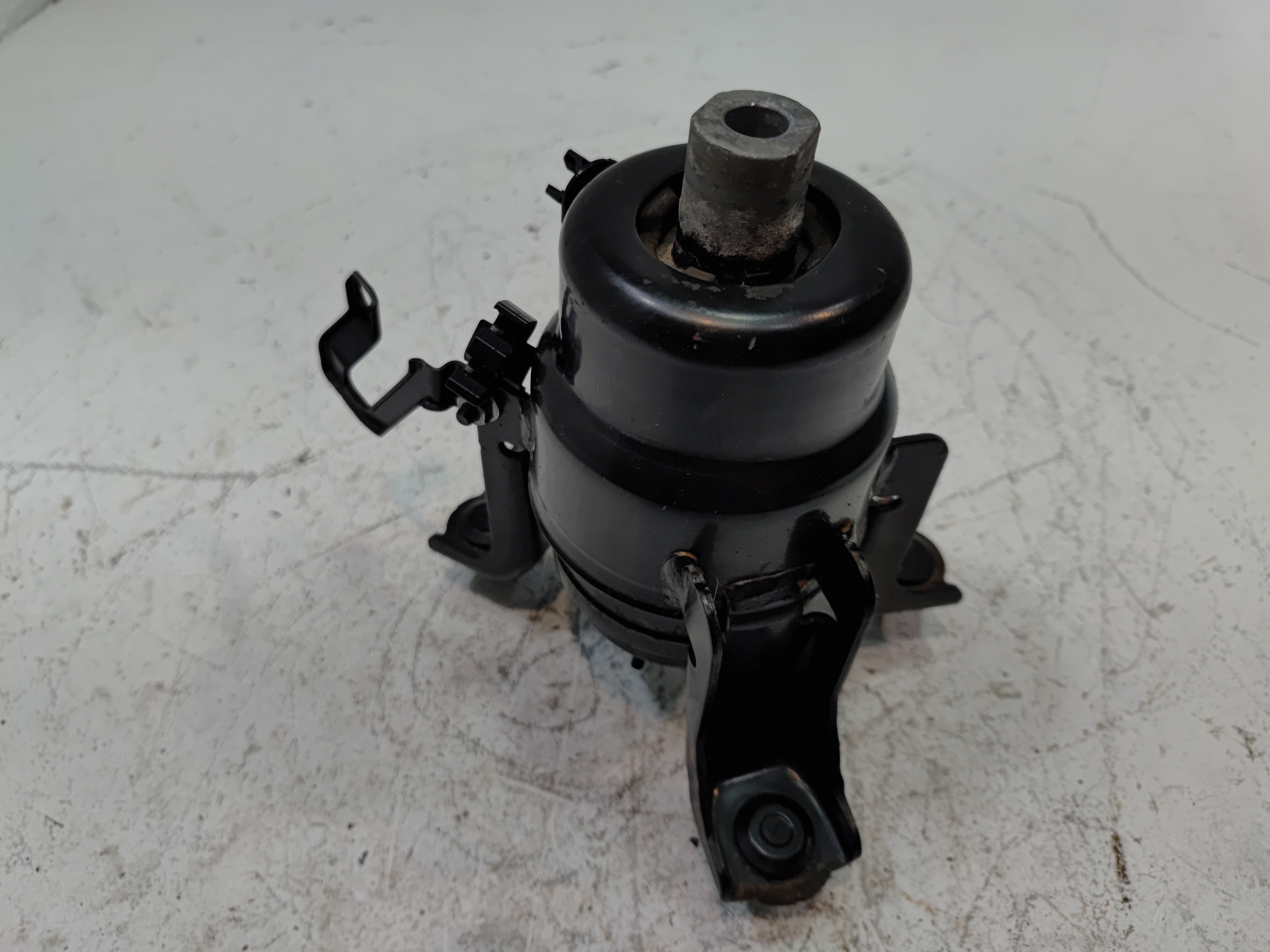 2018-2024 TOYOTA CAMRY FWD 2.5L ENGINE MOTOR FRONT MOUNT INSULATOR BRACKET OEM