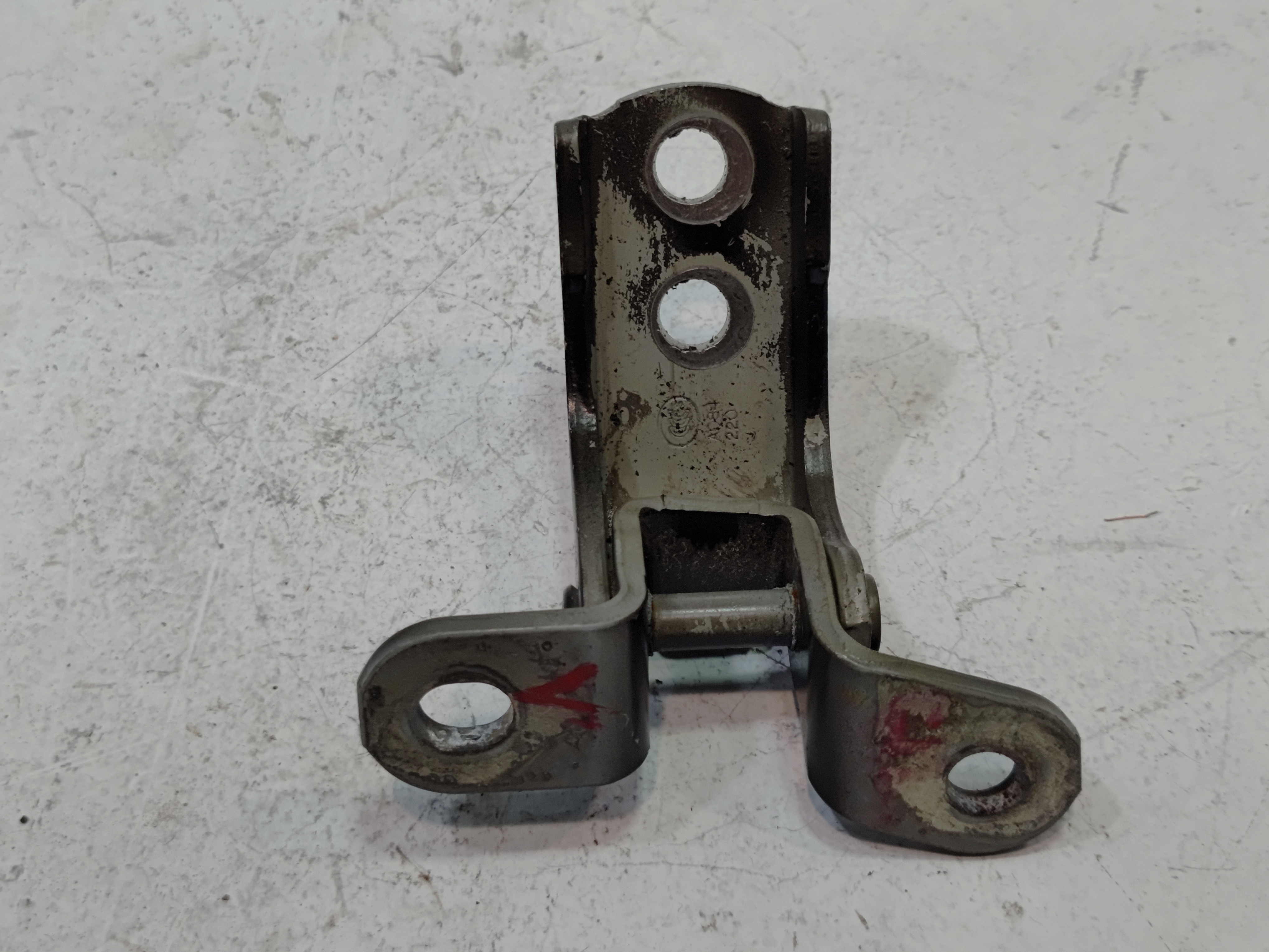 2018-2022 TOYOTA CAMRY REAR RIGHT PASSENGER SIDE DOOR LOWER HINGE OEM