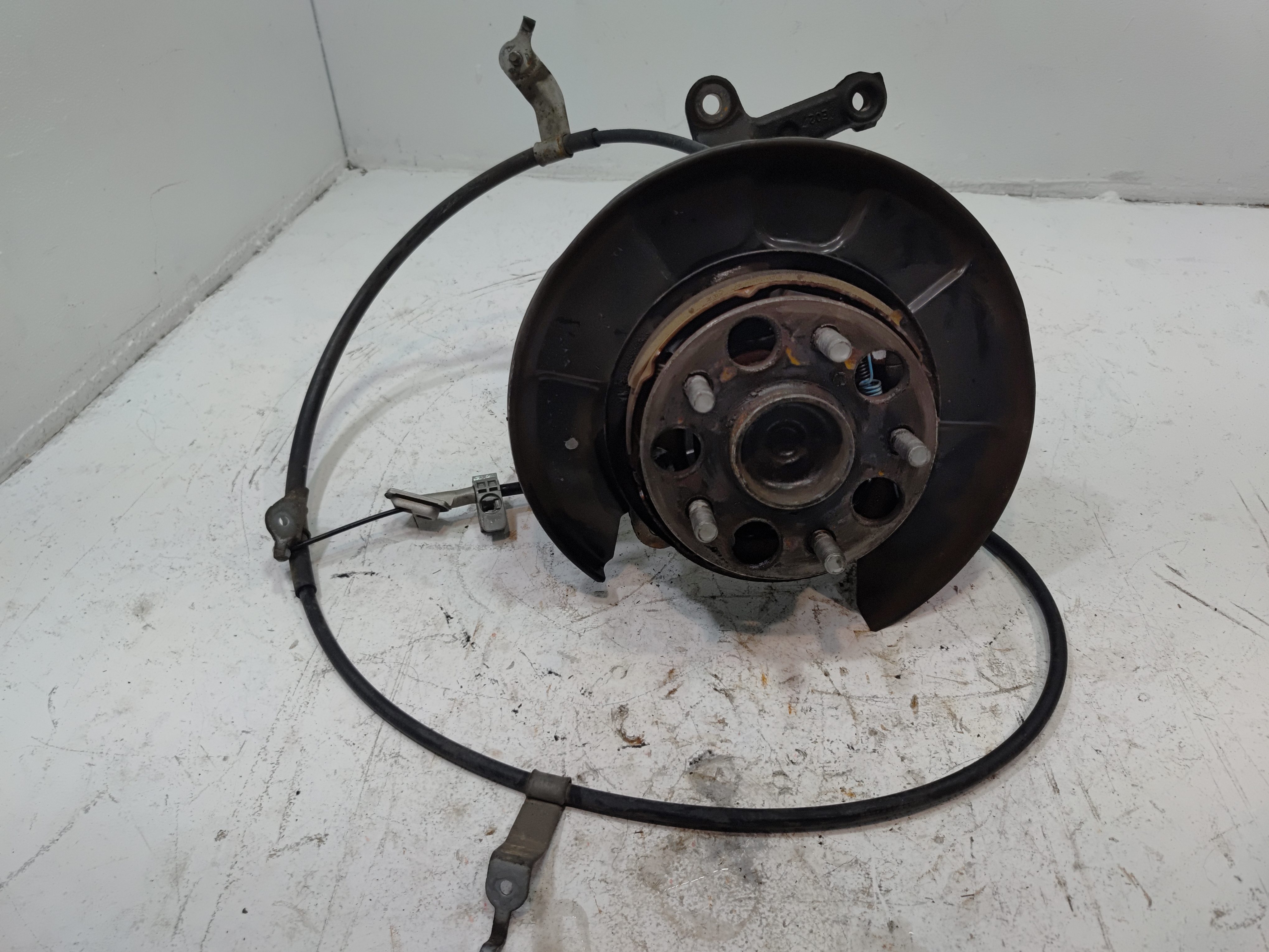 2018-2024 TOYOTA CAMRY REAR PASSENGER SIDE SPINDLE KNUCKLE HUB OEM