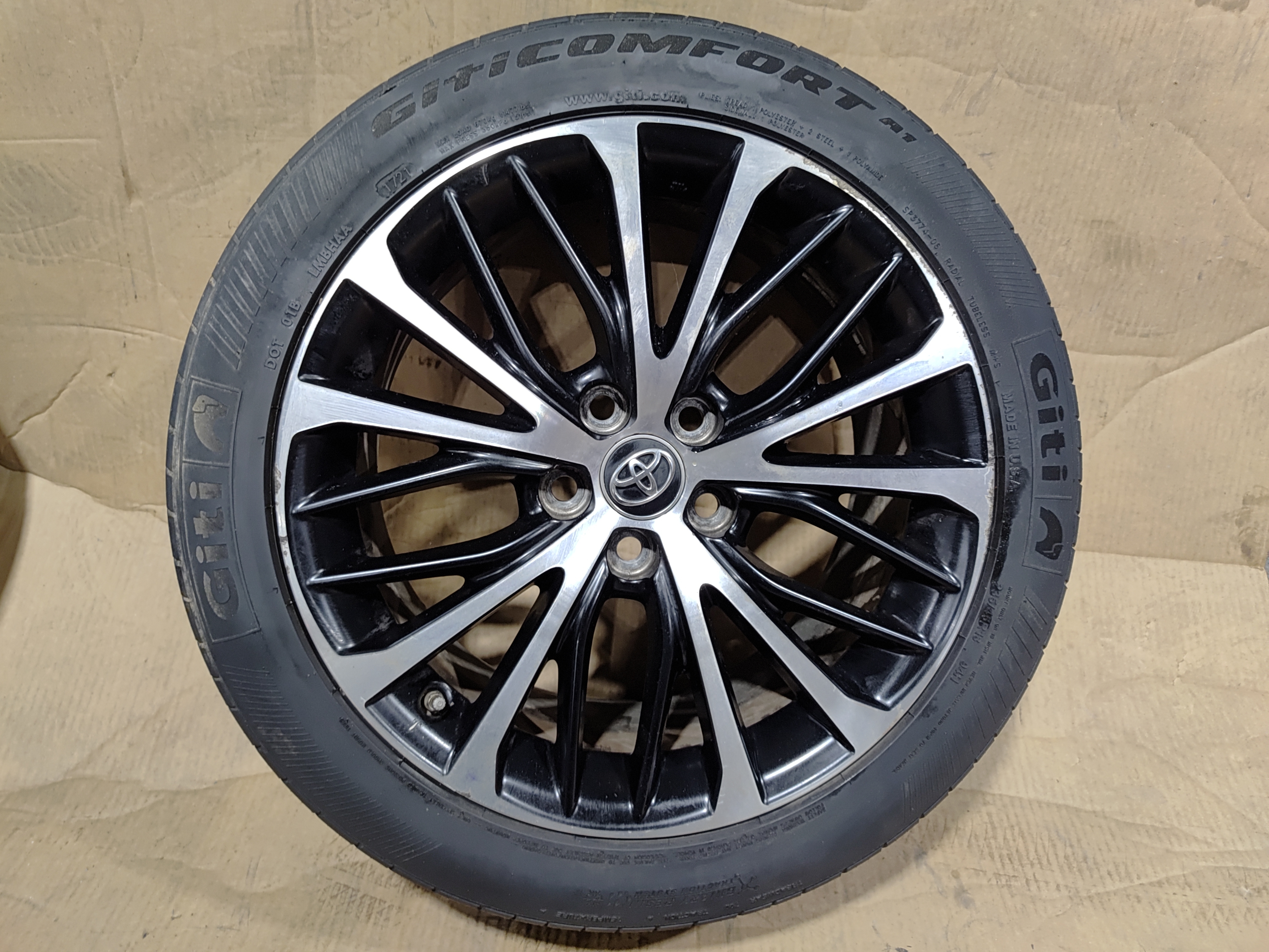 2018-2019 Toyota Camry SE Wheel Alloy Rim R18 8J 235/45 OEM