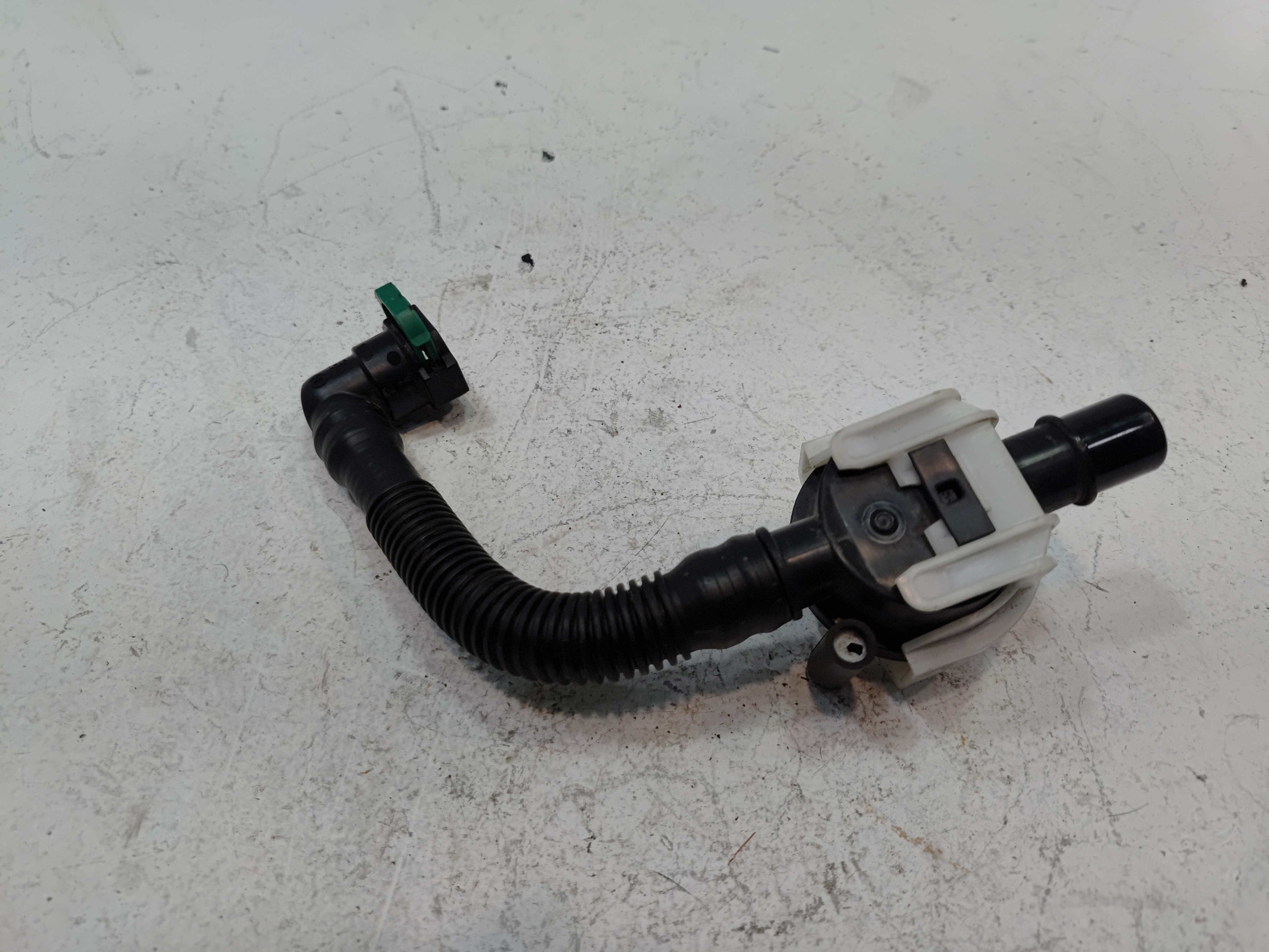 2018 - 2020 TOYOTA CAMRY 2.5L FUEL VAPOR CANISTER OUTLET HOSE TUBE PIPE OEM