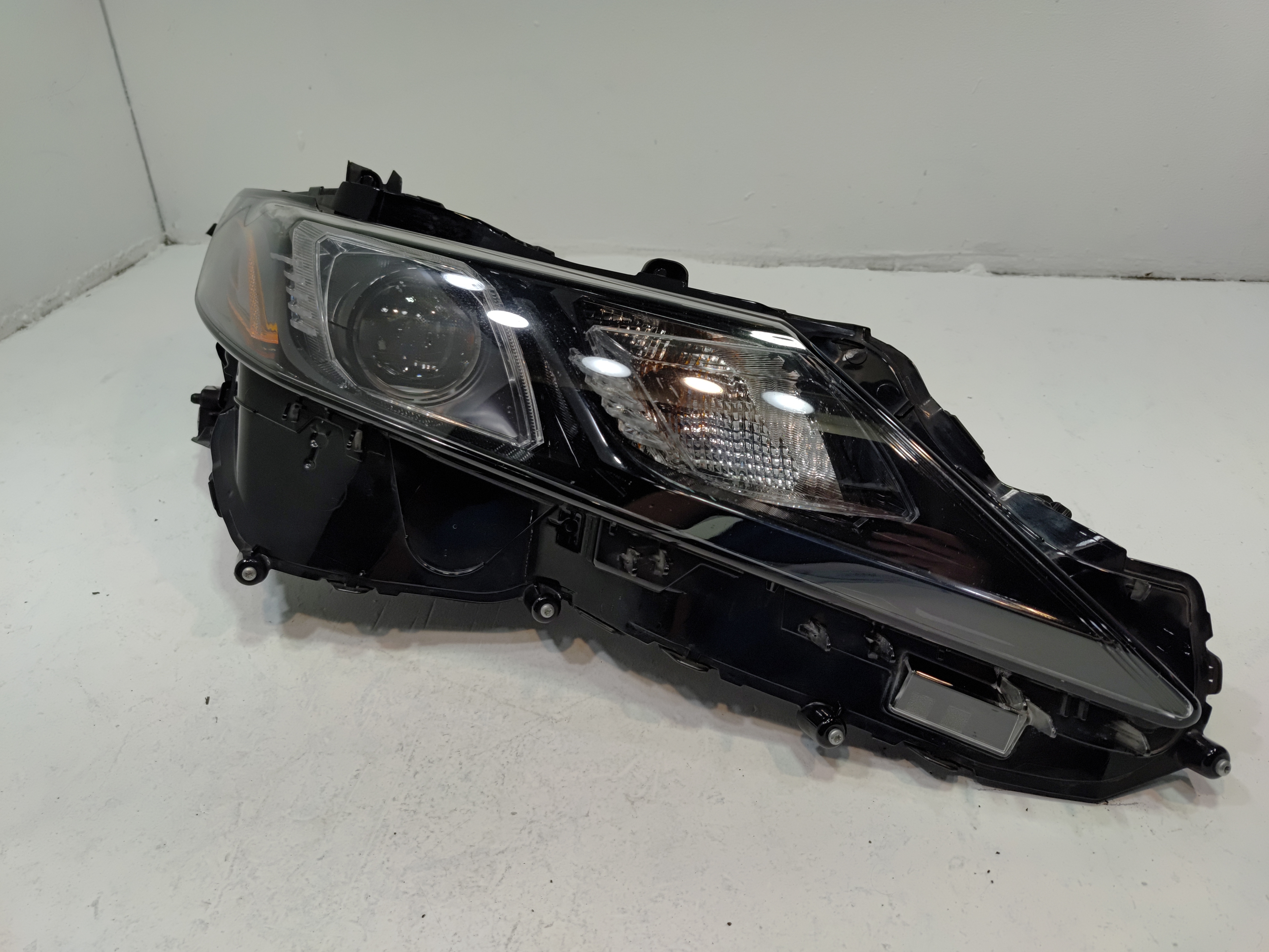 2020-2024 TOYOTA CAMRY SE RIGHT PASSENGER SIDE HEADLIGHT Bi-LED LAMP DAMAGE OEM