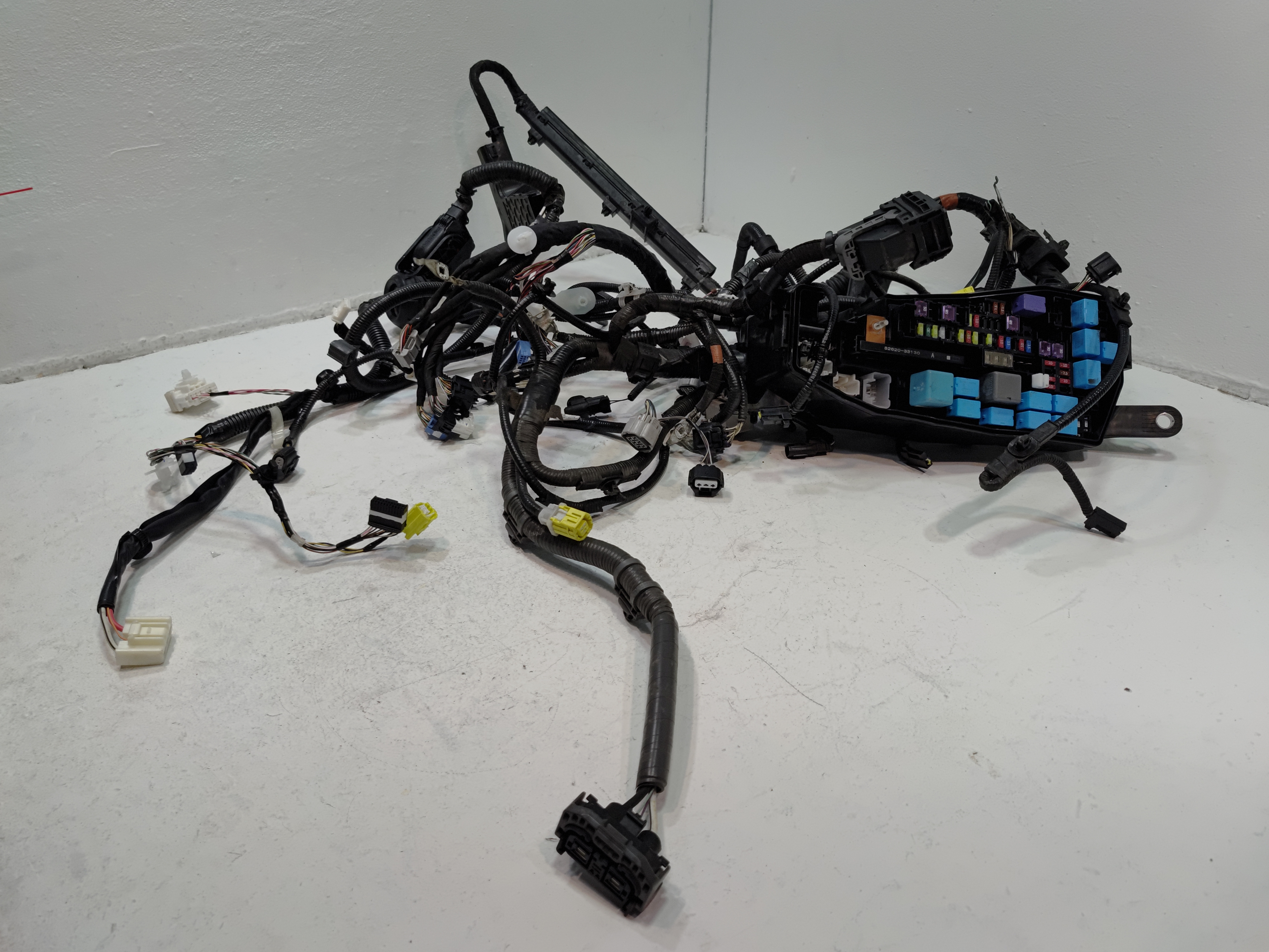 2021-2022 TOYOTA CAMRY SE 2.5L ENGINE ROOM WIRE WIRING HARNESS & FUSE BOX OEM