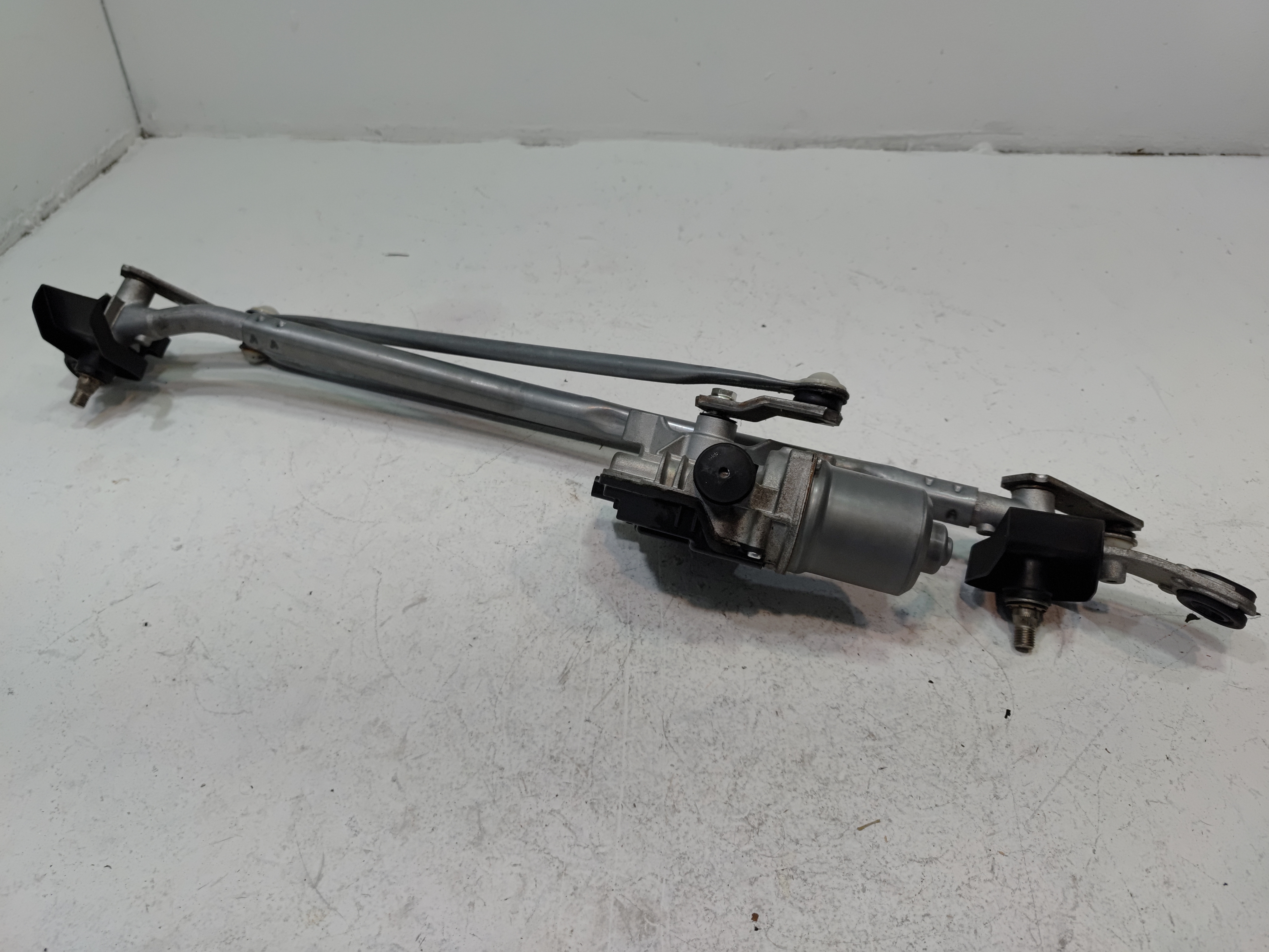2021-2024 Toyota Camry Windshield Wiper Transmission Linkage w/Motor OEM