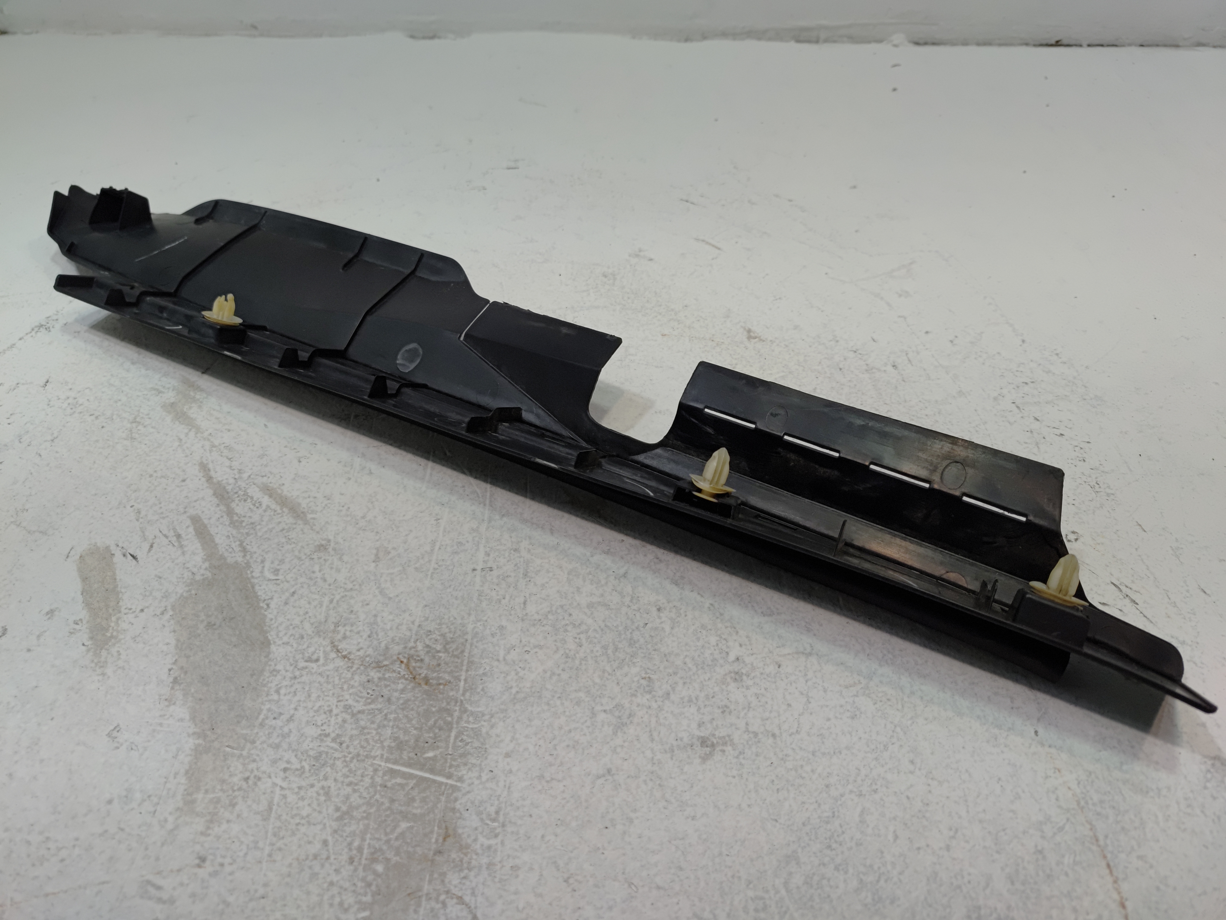 18-24 Toyota Camry Front Passenger Side Fender Protector Ledge Forward Cover OEM