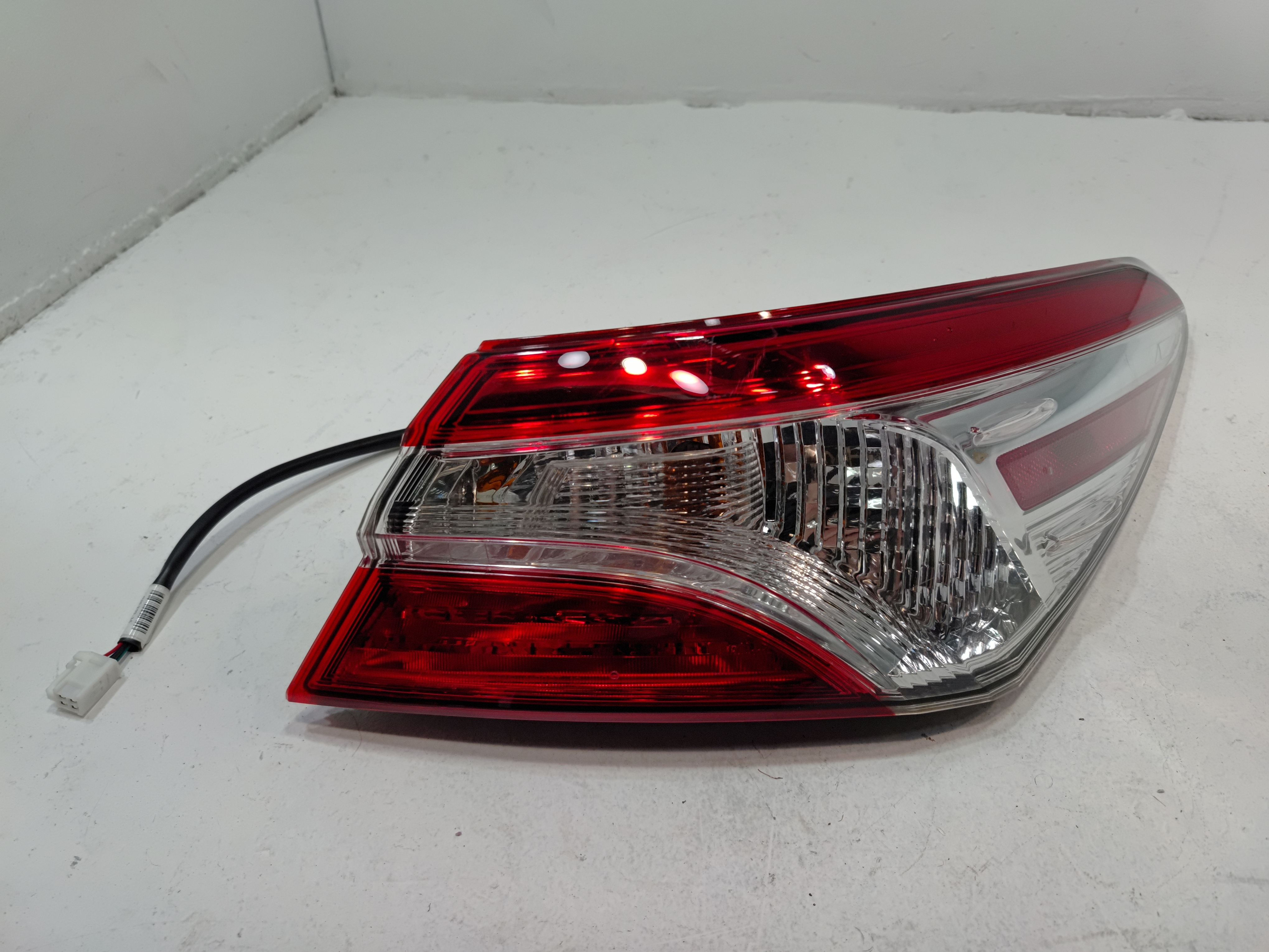 2018-2020 Toyota Camry Rear Right Passenger Side Outer Taillight Lamp OEM