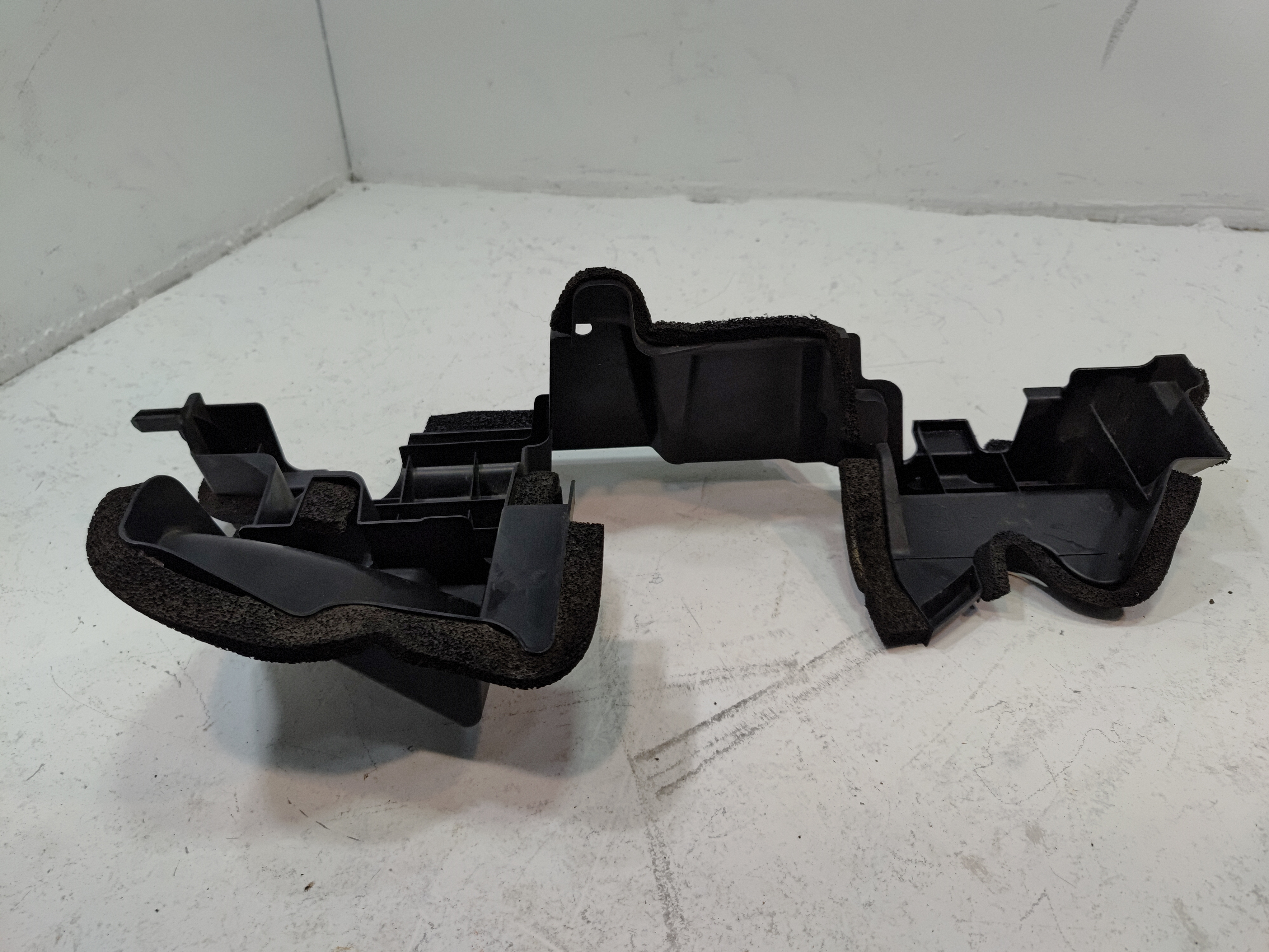 2018-20 Toyota Camry SE XSE Radiator Support Passenger Side Air Guide Baffle OEM