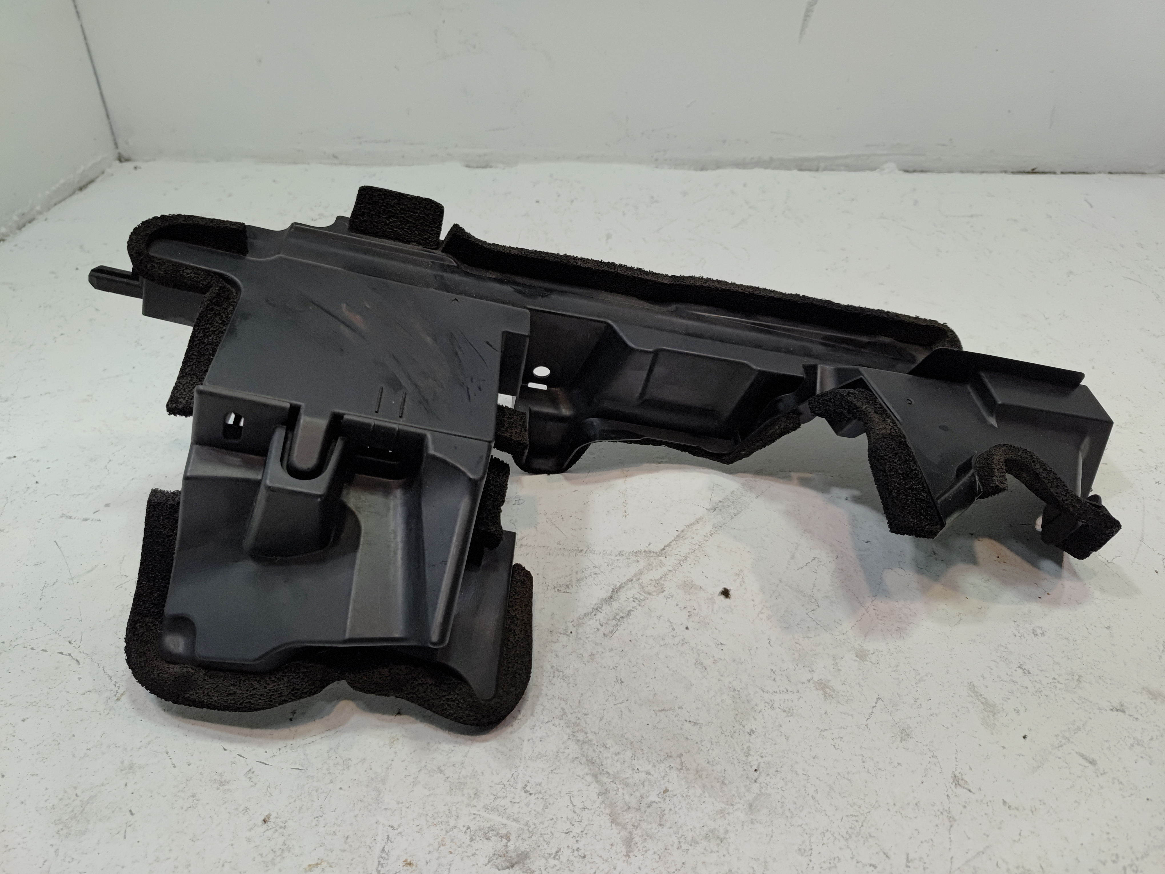 18-20 Toyota Camry SE XSE Radiator Support Left Driver Side Air Guide Baffle OEM