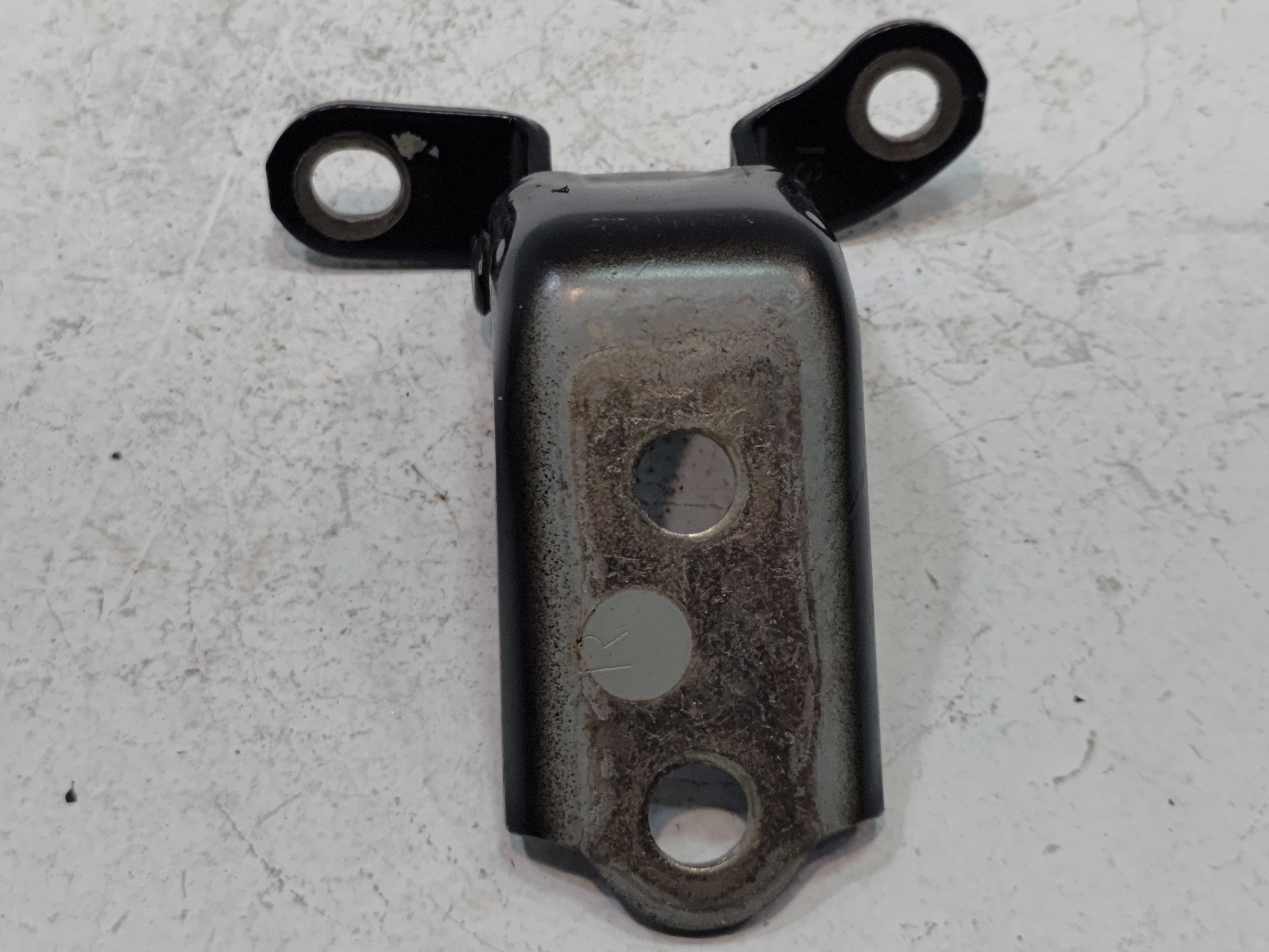 2018-2025 TOYOTA CAMRY REAR PASSENGER SIDE DOOR LOWER HINGE  BLACK *218* OEM