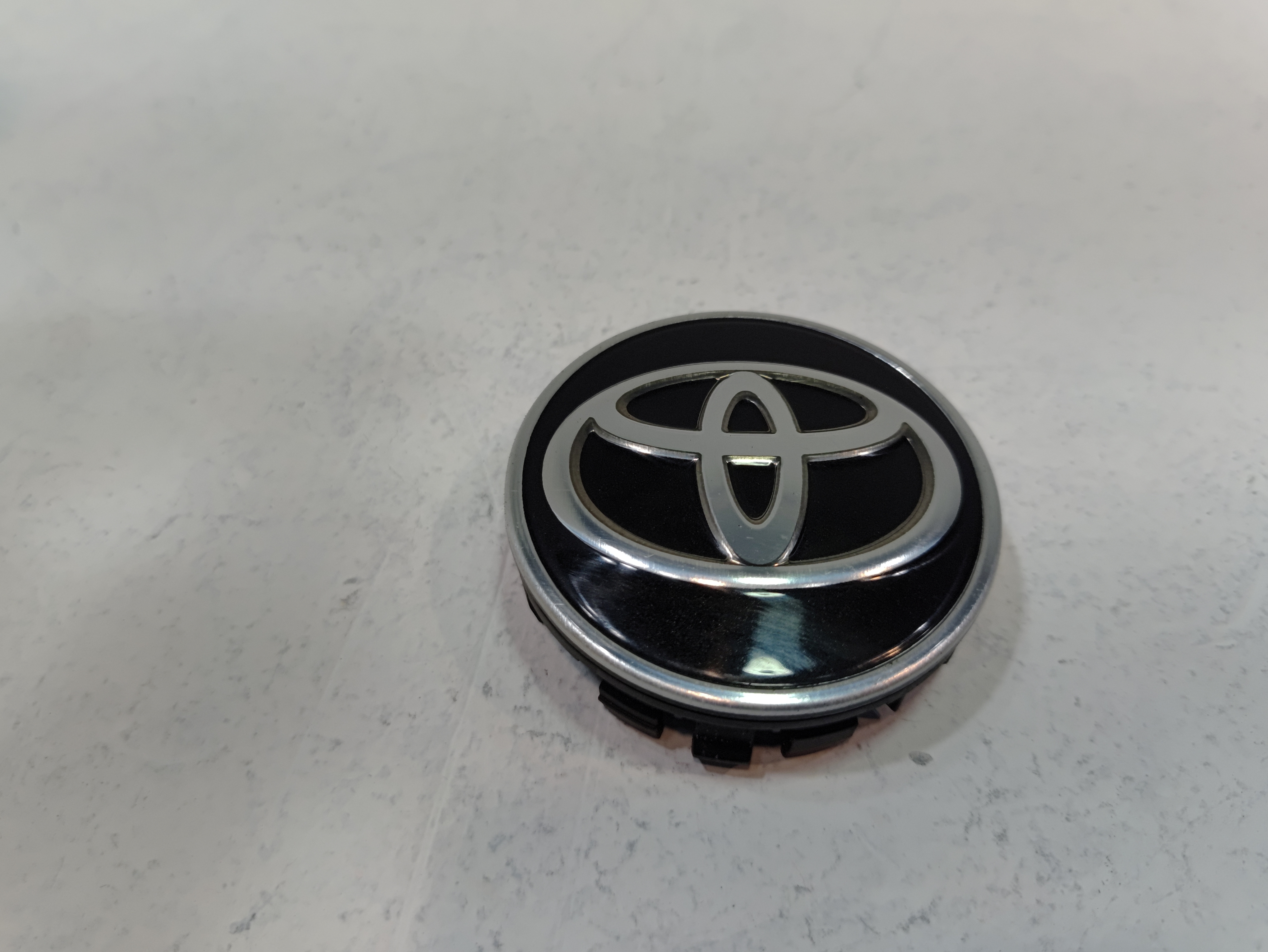 2020 - 2024 TOYOTA CAMRY WHEEL RIM CENTER CAP HUBCAP LOGO COVER OEM