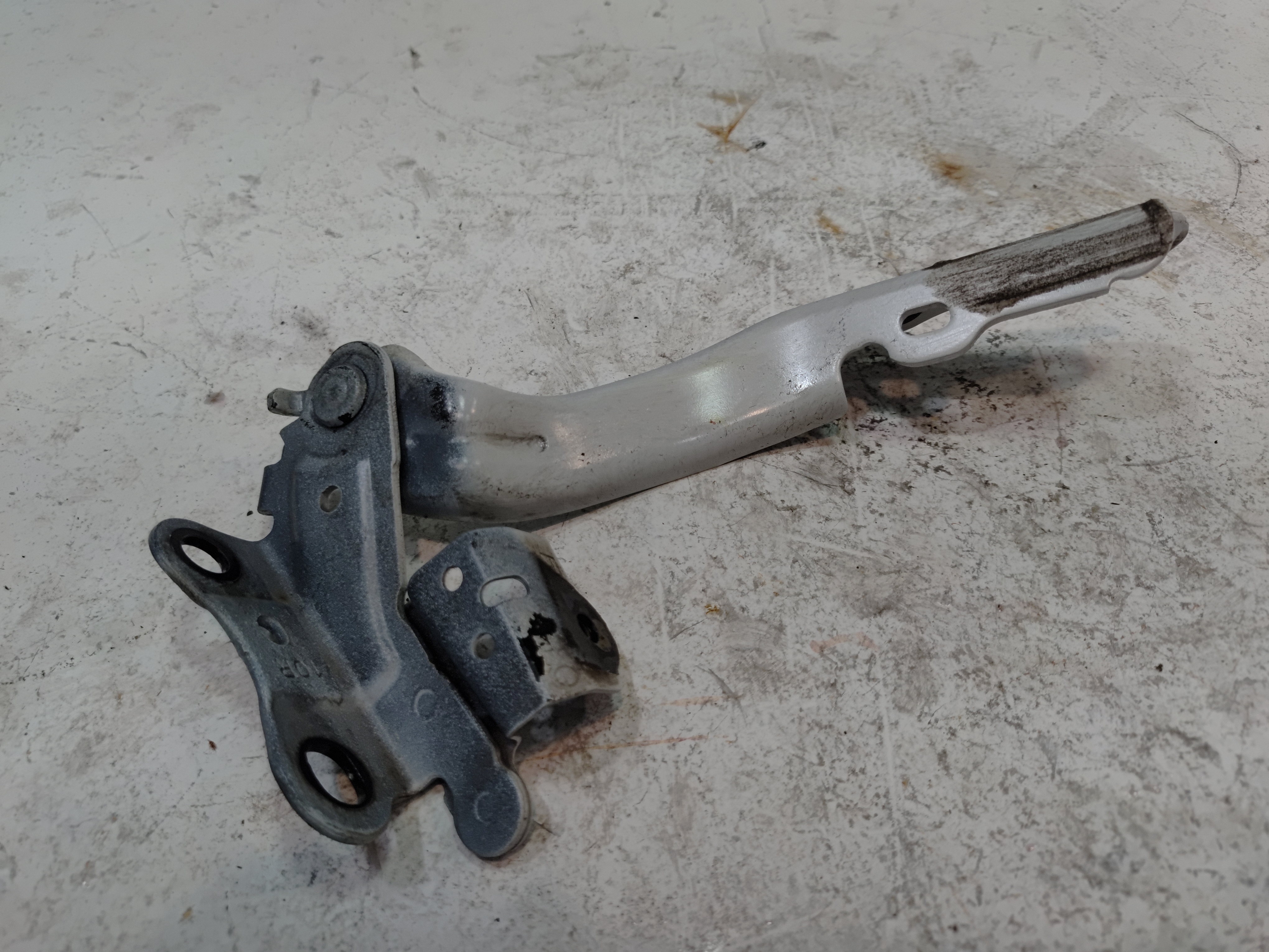 2018-2024 TOYOTA CAMRY FRONT RIGHT PASSENGER SIDE HOOD BONNET HINGE OEM