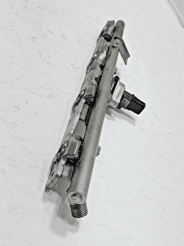 Toyota Camry 2018-2022 Engine Fuel Direct Injection Rail W/ Pressure Sensor OEM