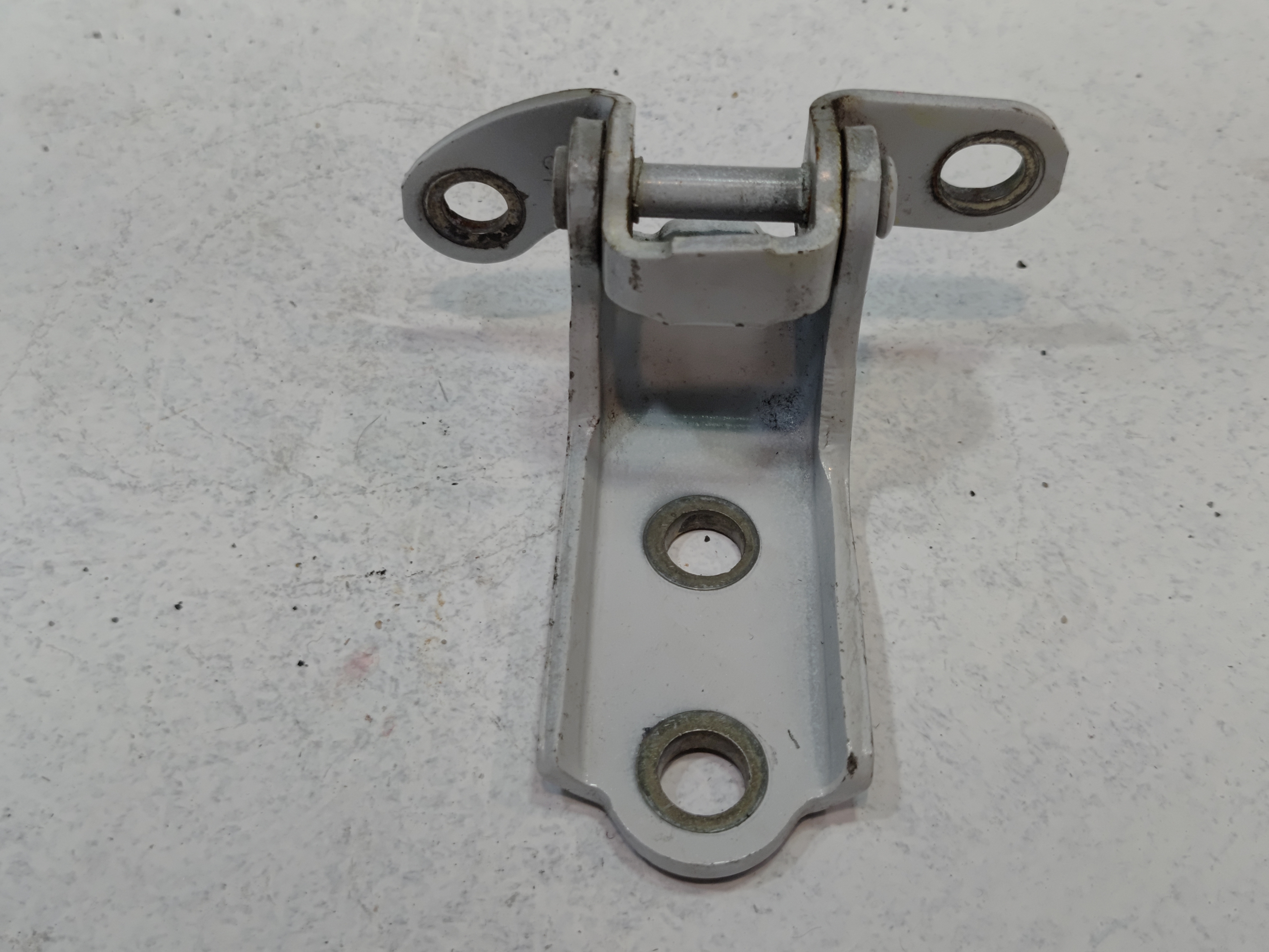 2018-2024 TOYOTA CAMRY REAR RIGHT PASSENGER SIDE DOOR LOWER HINGE OEM