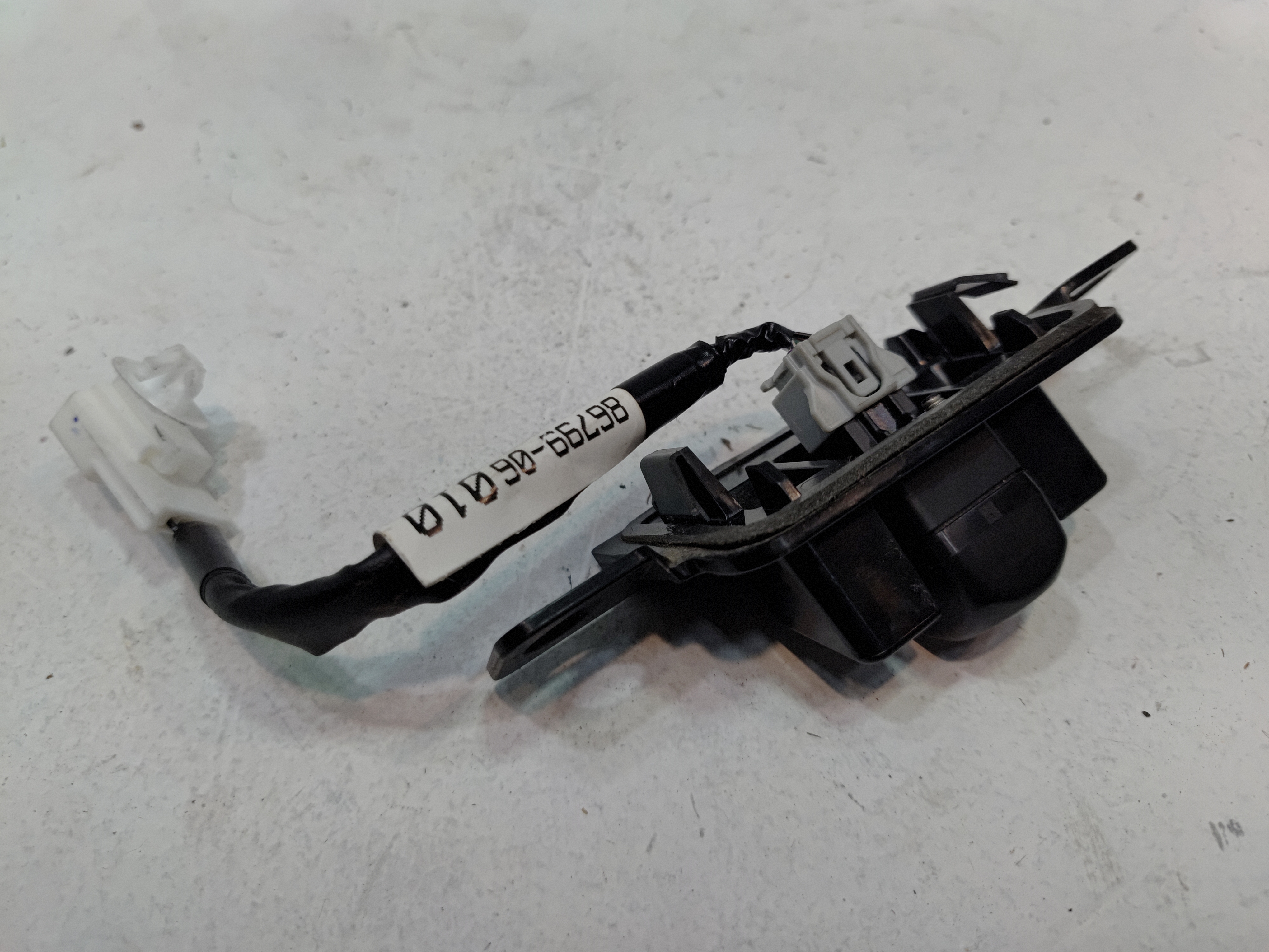 2018-2020 TOYOTA CAMRY REAR VIEW TRUNK LID BACKUP PARKING ASSIST CAMERA OEM