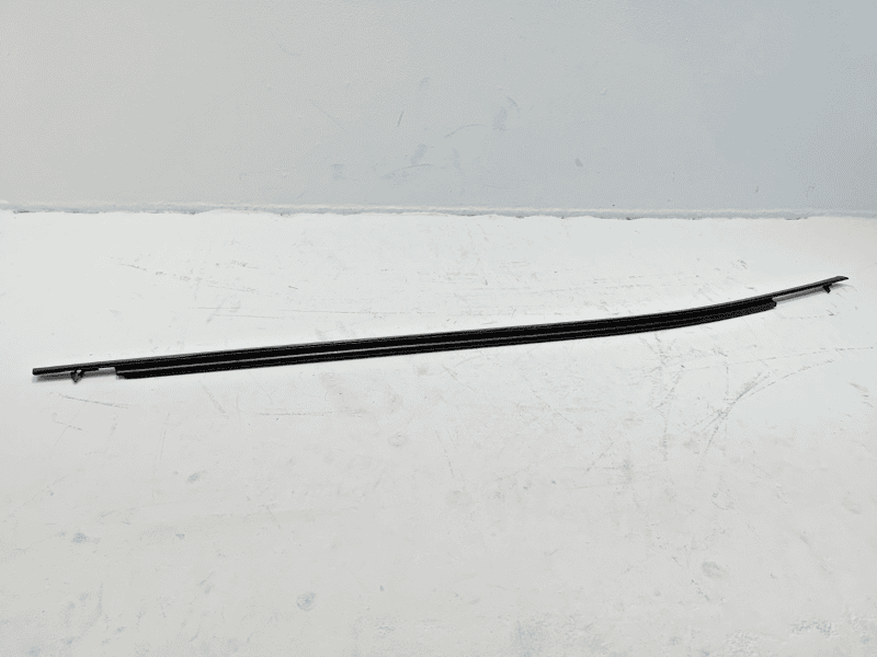 TOYOTA CAMRY FRONT PASSENGER SIDE DOOR WINDOW BELT MOLDING BLACK 18-2024 OEM